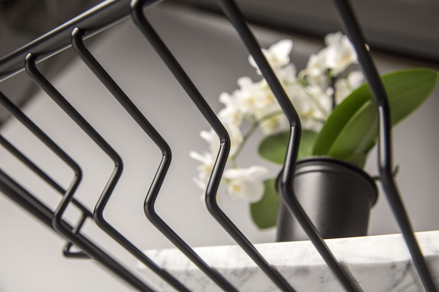 线系列咖啡桌 | 乔治·赖丁的被动-- 主动物体关系探索-3