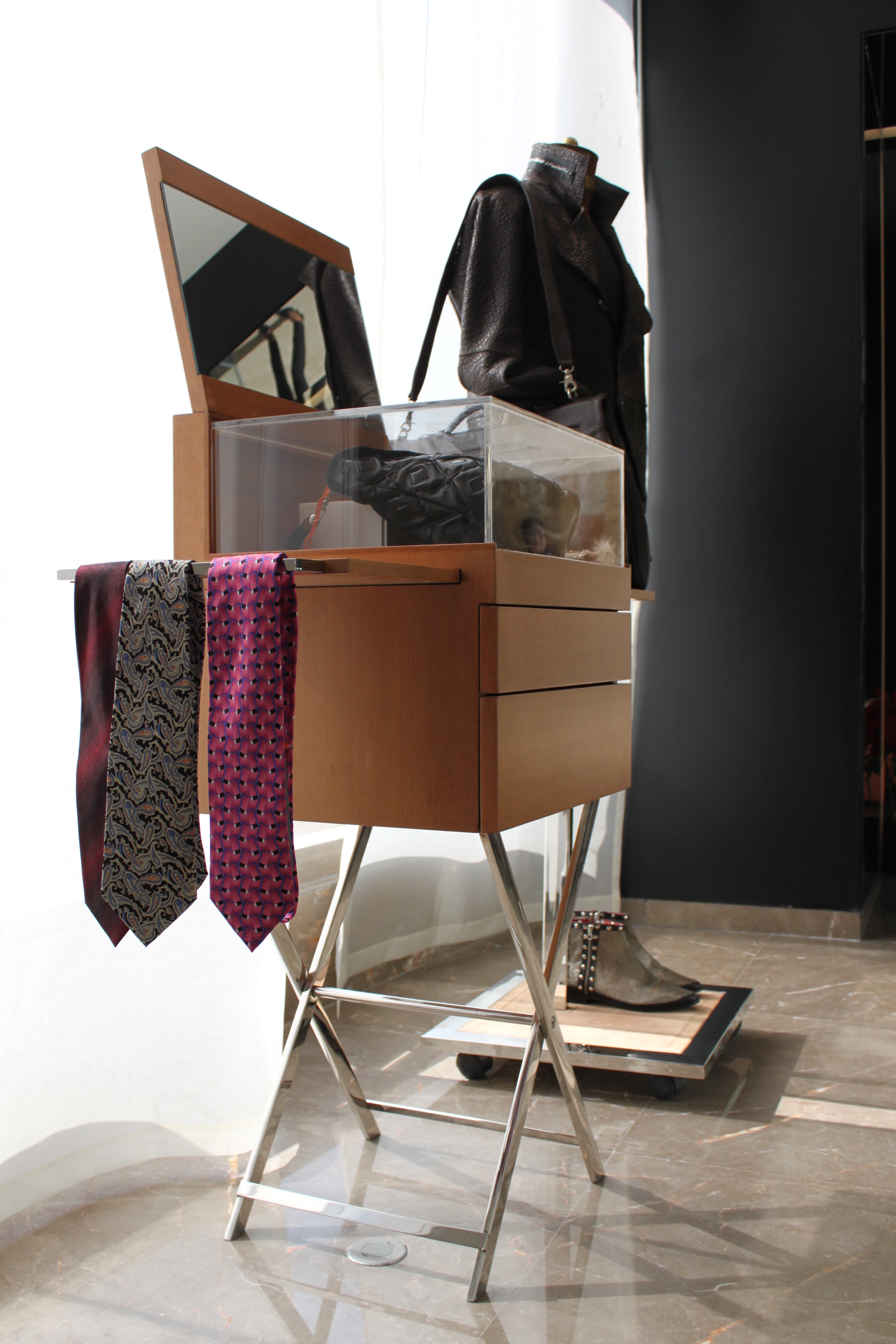 2013 年完成的莱科汉内·赫曼特展示厅室内设计-6