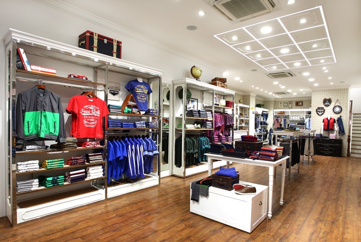 印度班加罗尔Louise Philippe休闲服装品牌零售店设计-9