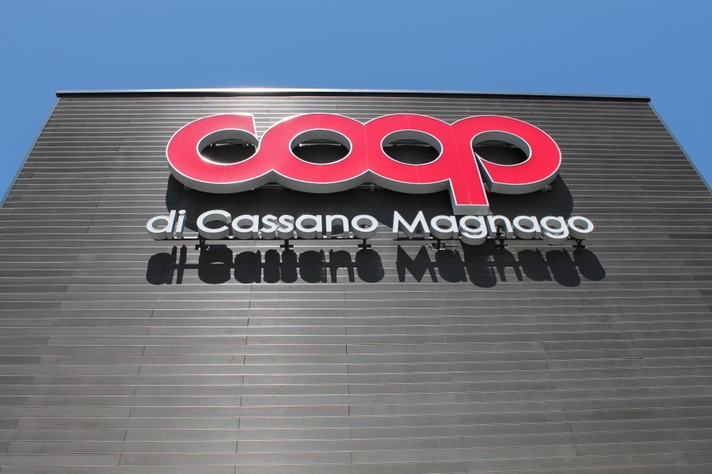 环保新地标——意大利 Cassago Magnago Coop 商店-1