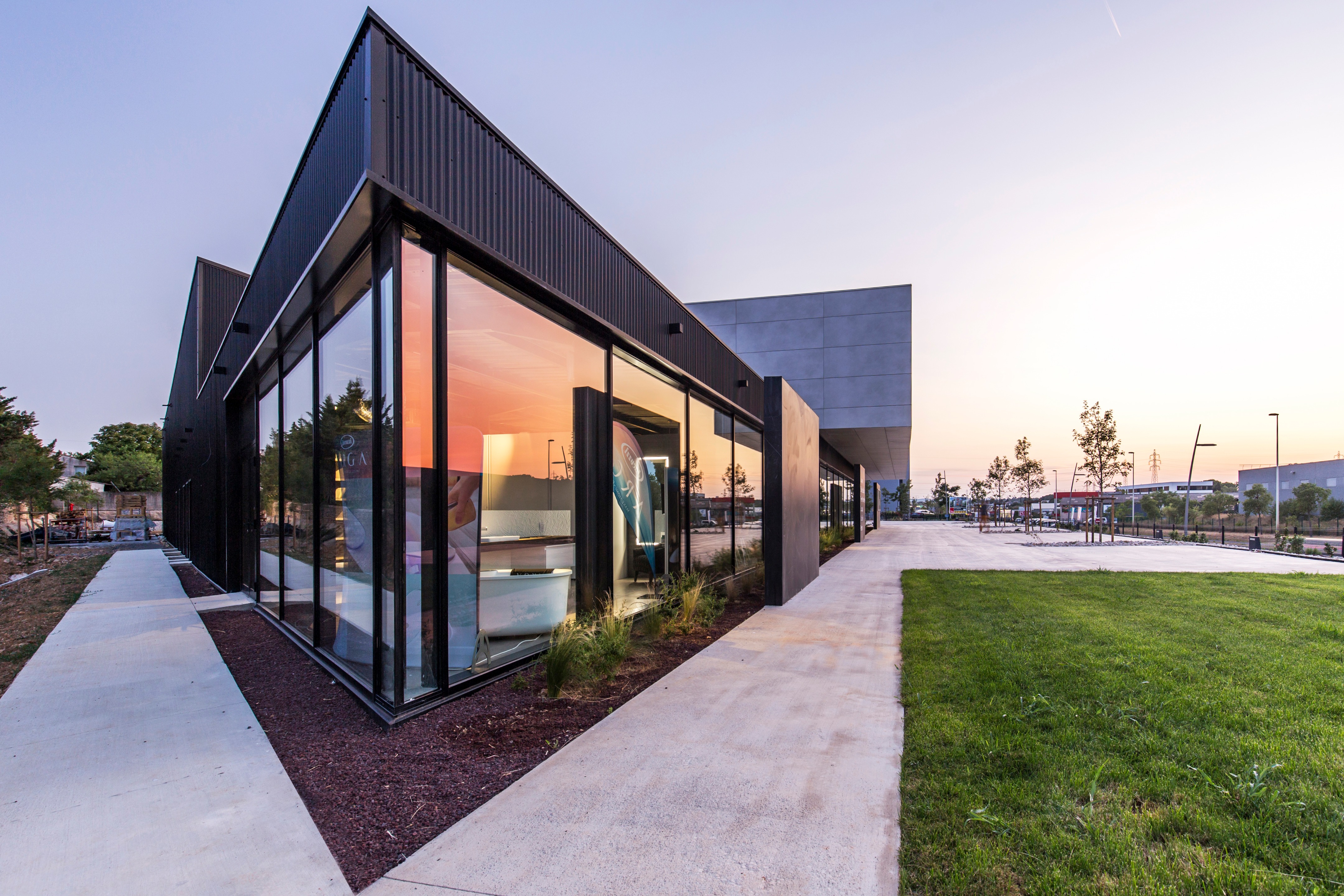 意式简约风 玻璃展示空间-5