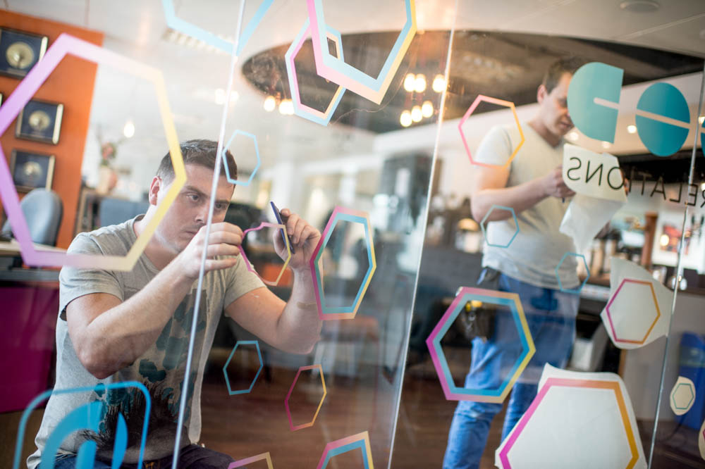 打造灵动办公环境,Good Relations 的玻璃会议室内装设计-8