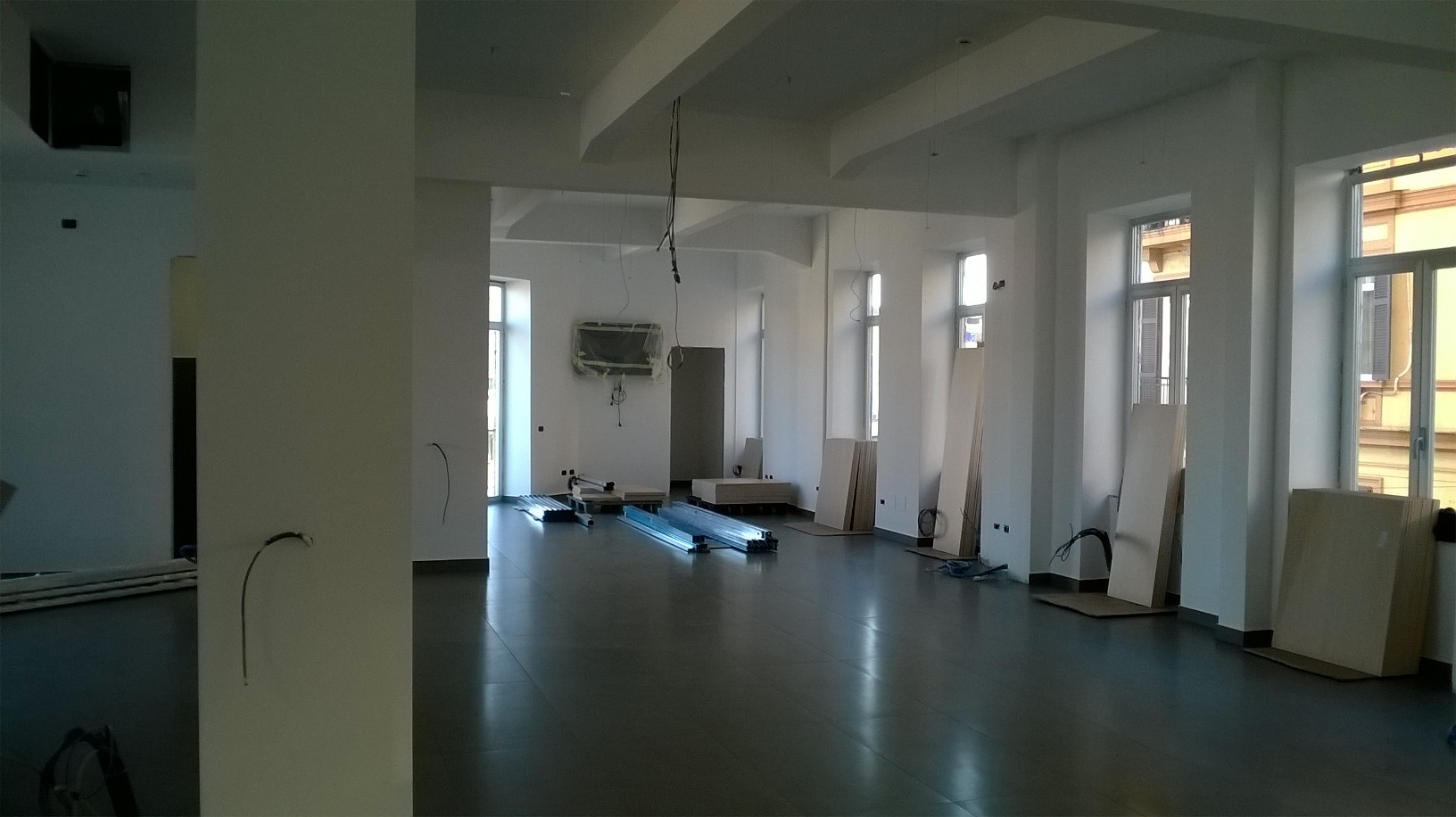 时尚学院 Naples 分隔墙设计-5