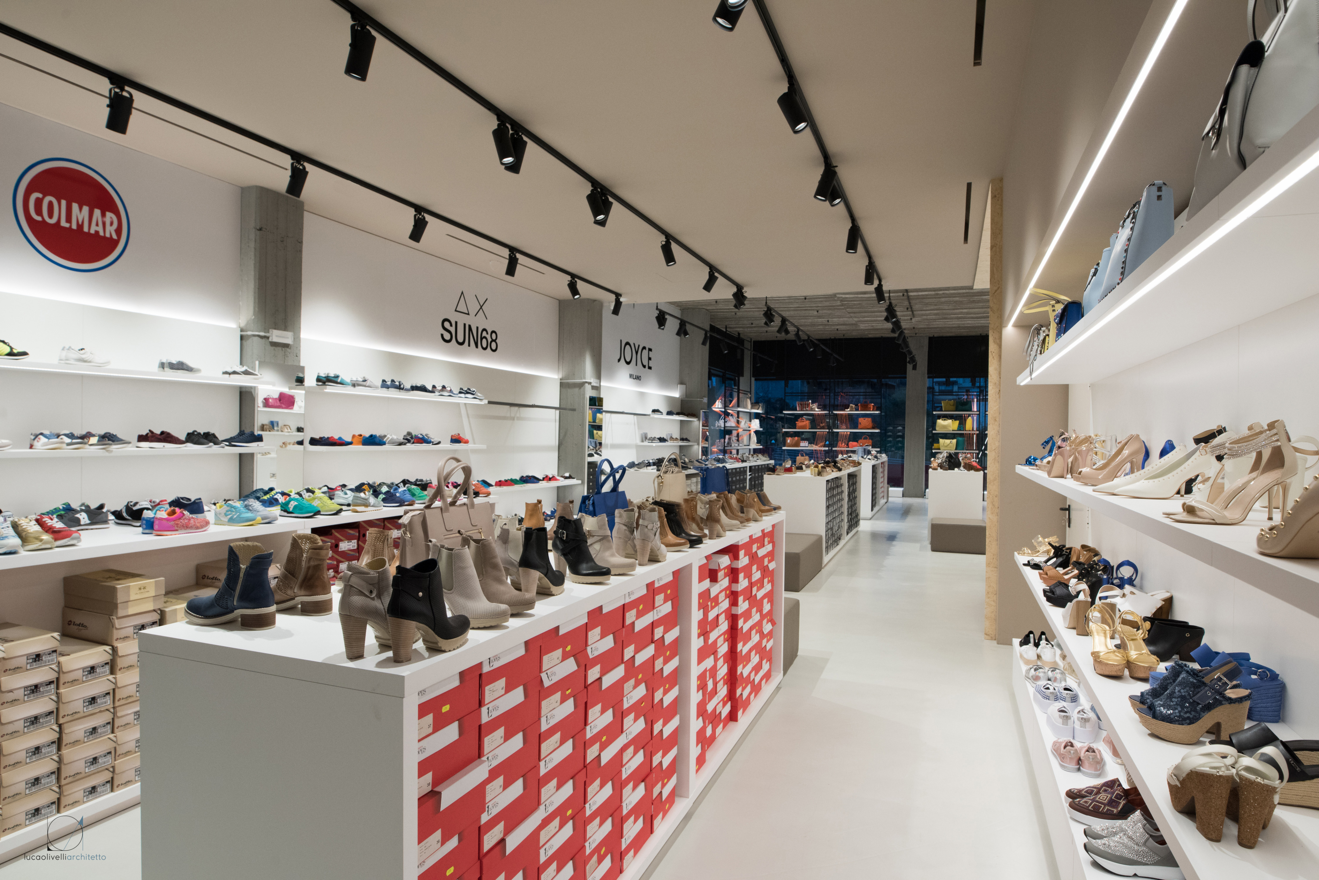 2018 年博纳科索品牌折扣店室内设计-8