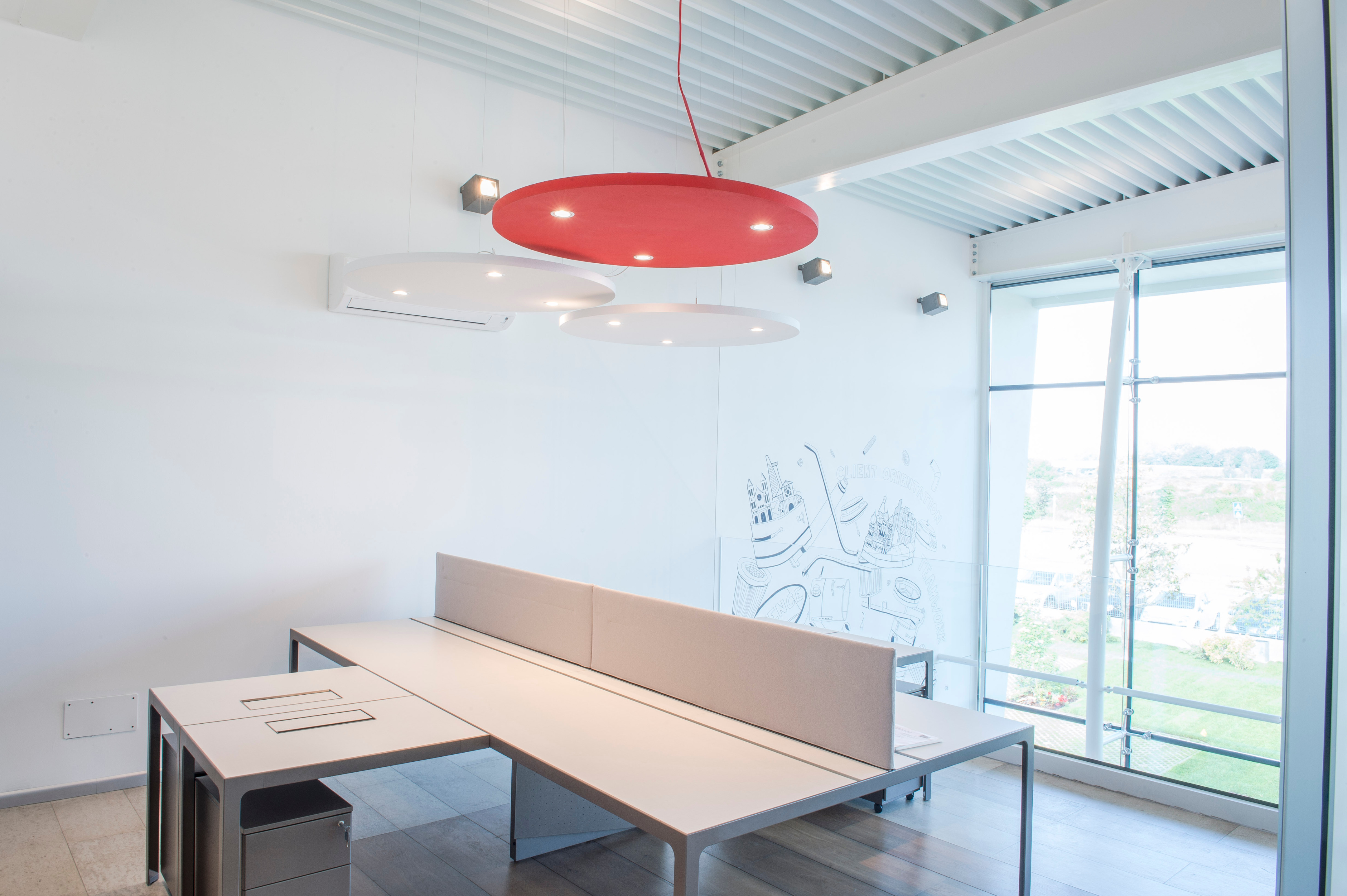 玻璃与钢铁的现代办公空间-26