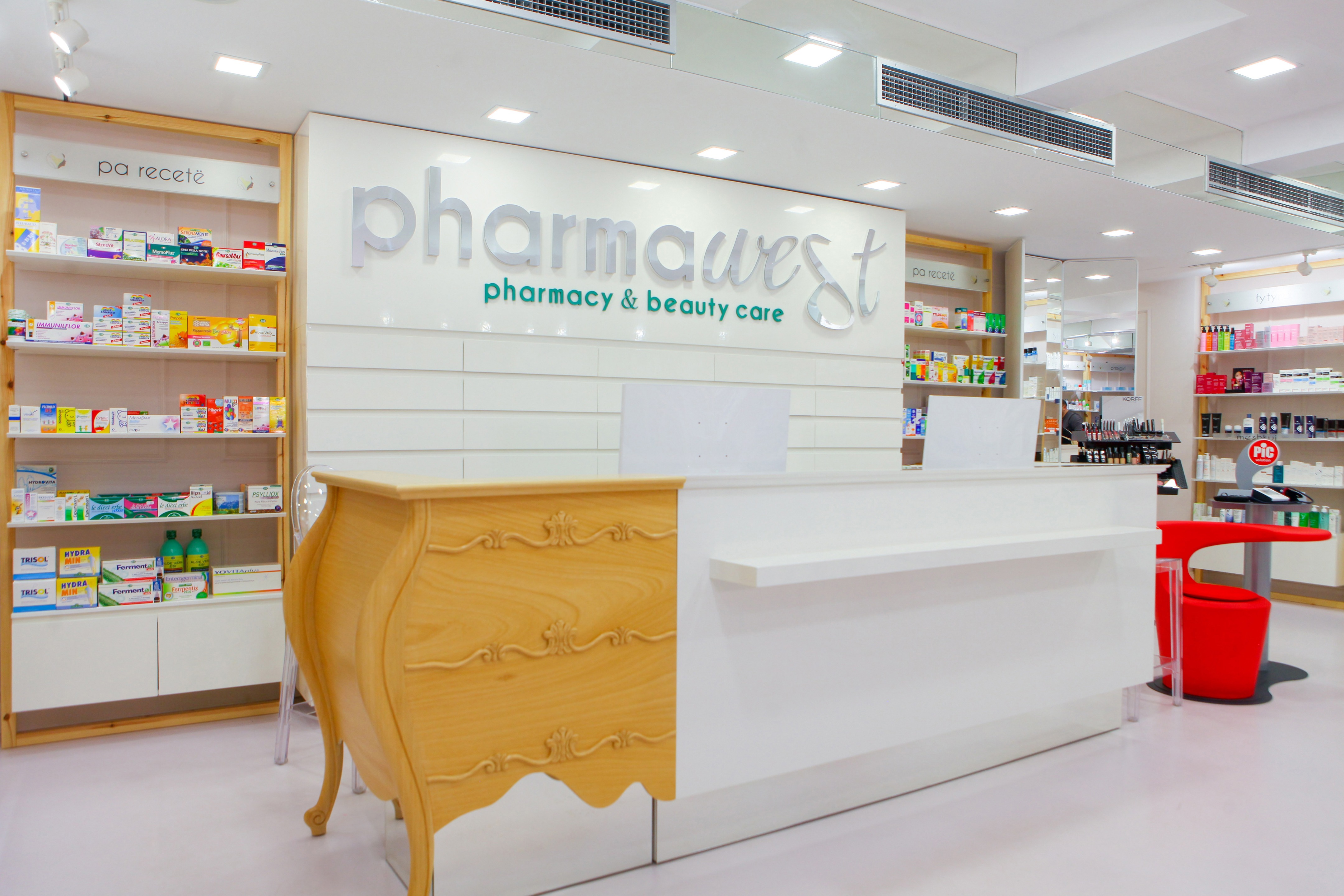 药妆店 Pharmawest 的完美变身-1