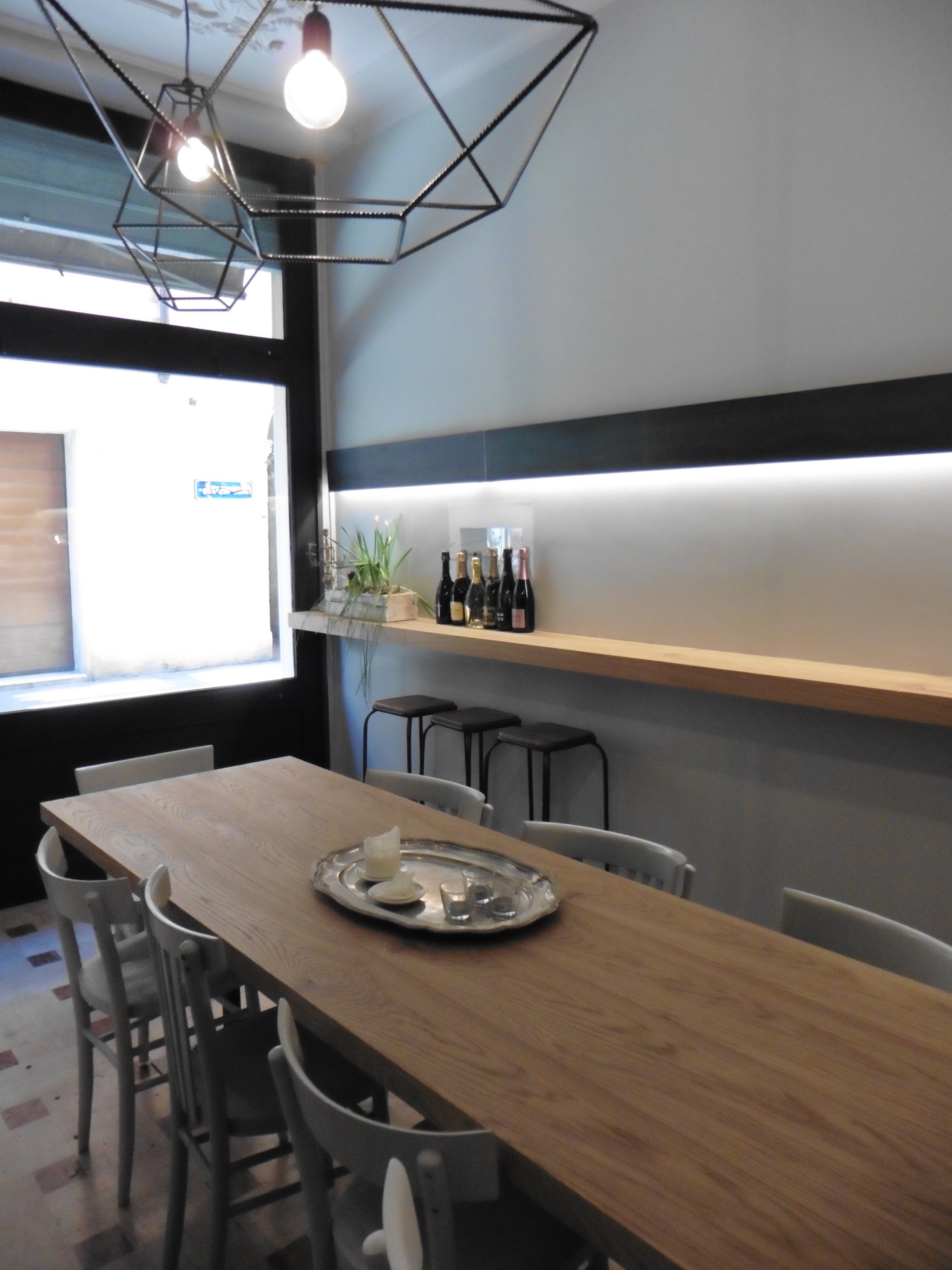 摩德纳历史建筑中的现代餐饮空间-7