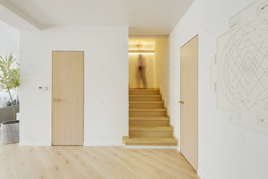 2016 年乌克兰郊区白色夏日别墅-17