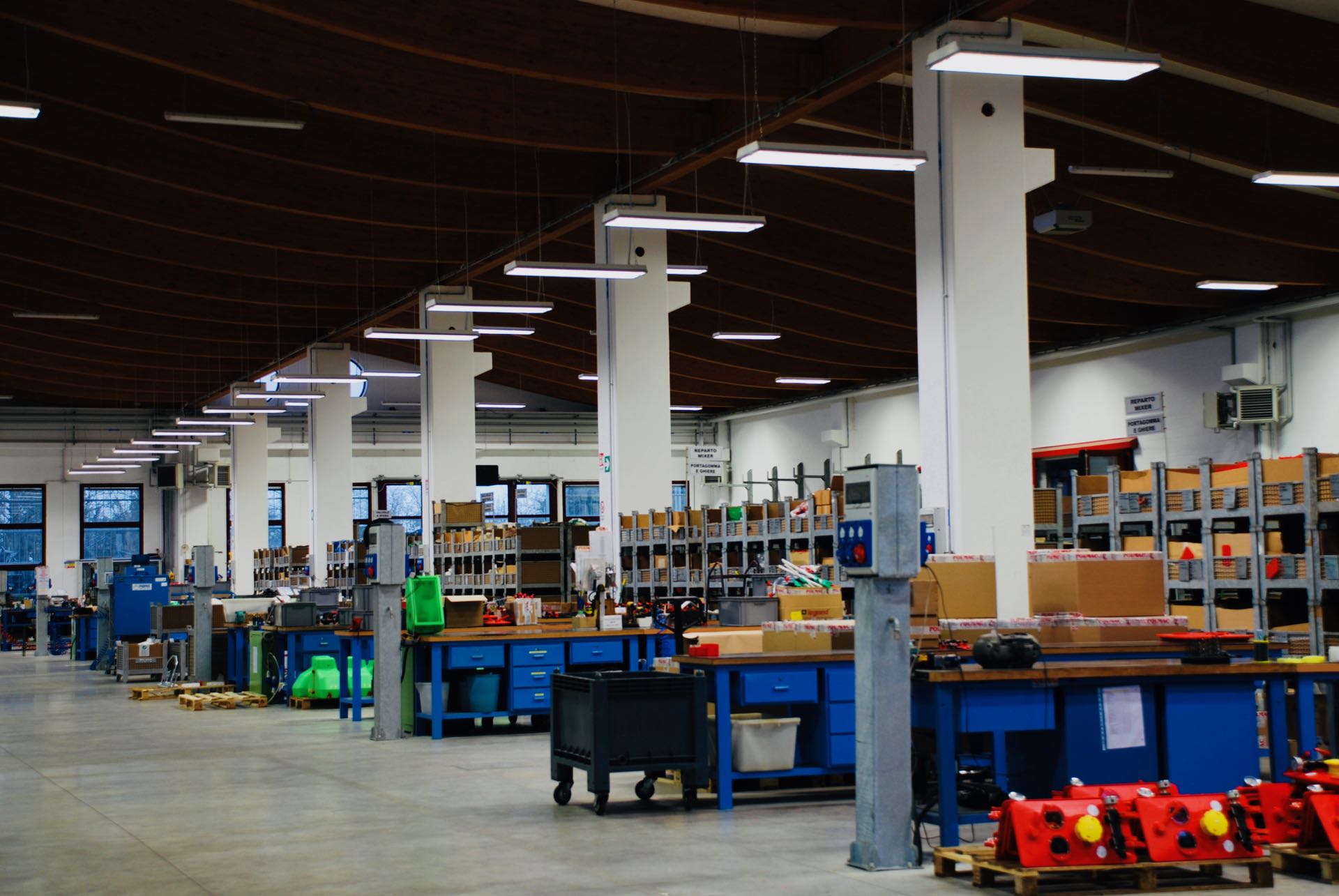 意大利 Polmac 公司总部工厂室内设计案例-10