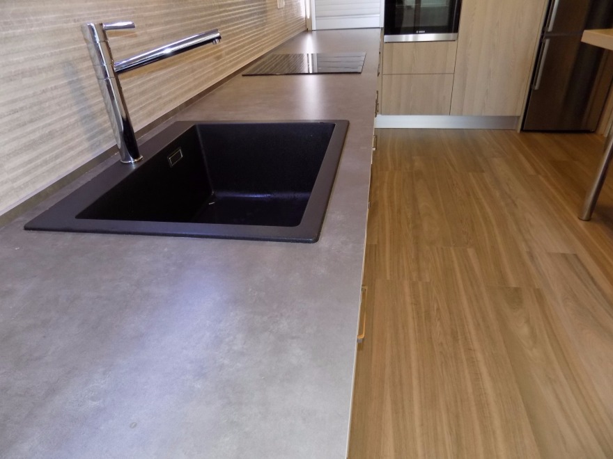 现代复古厨房,工业风与早餐文化的完美融合-24