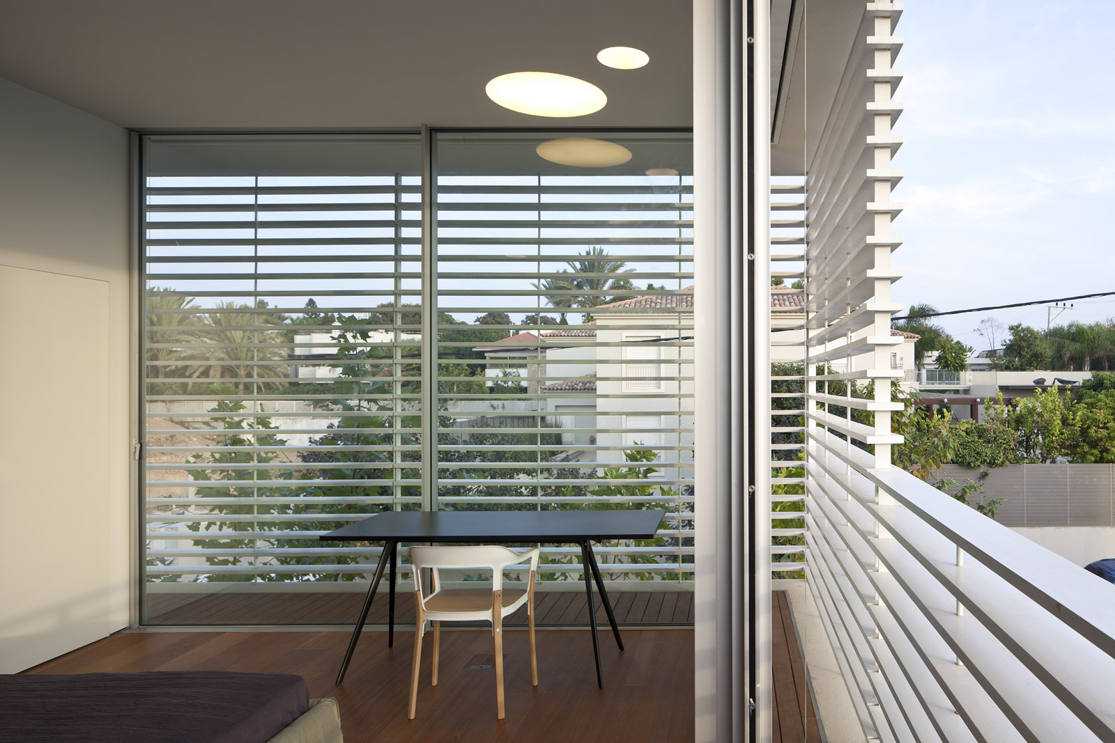 线性之家 | 利用石墙与木“Mashrabiya”打造四维空间-12