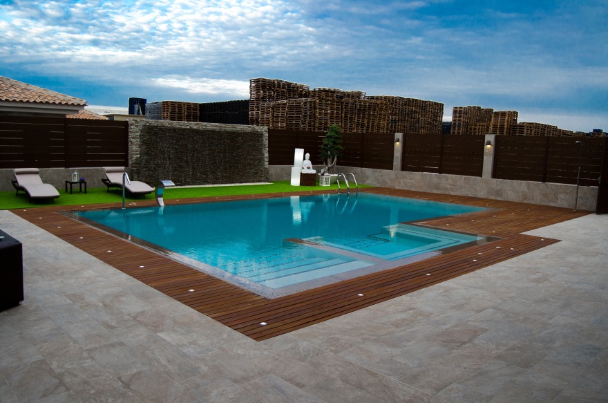 自然融合的户外泳池设计-6