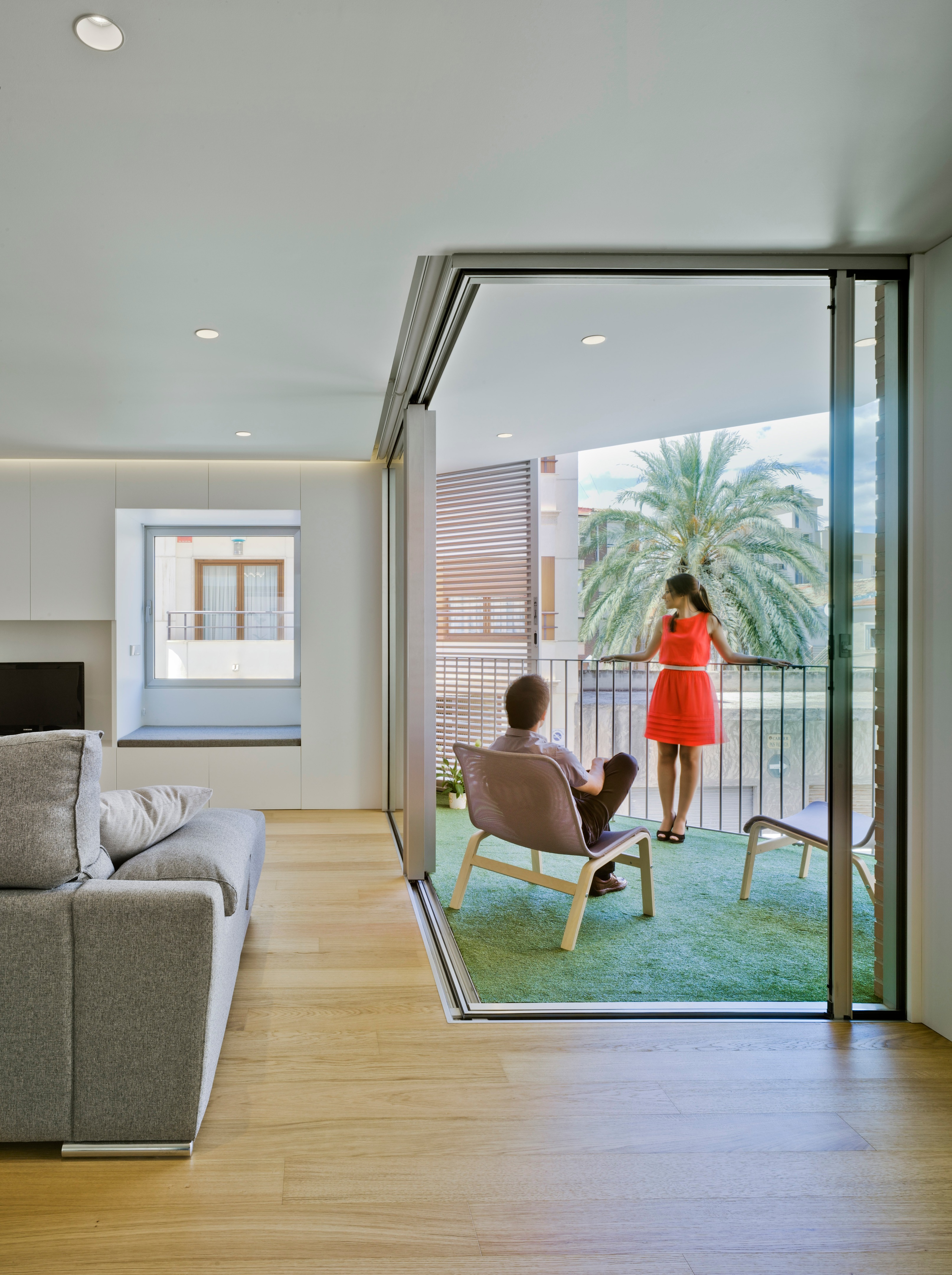 空间优化与功能融合的西班牙住宅改造-4