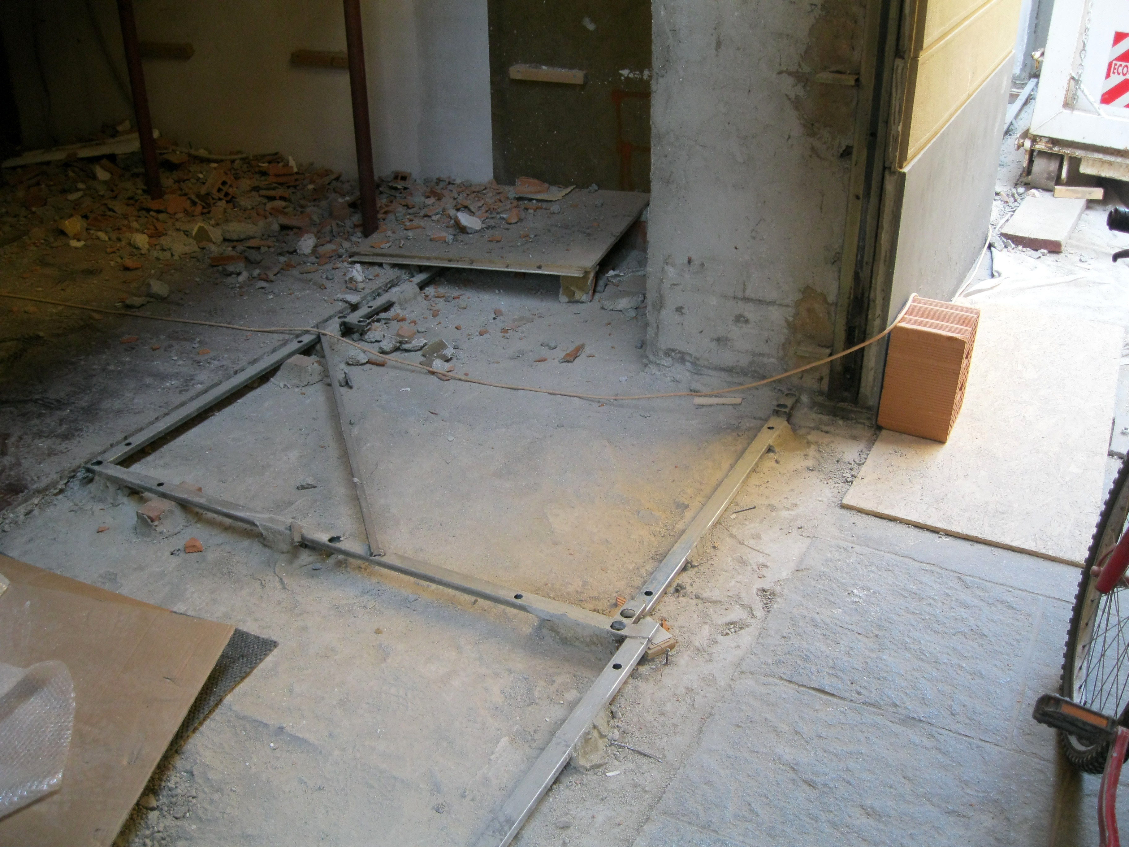 2011 年 Bernardi 珠宝店室内设计案例-5