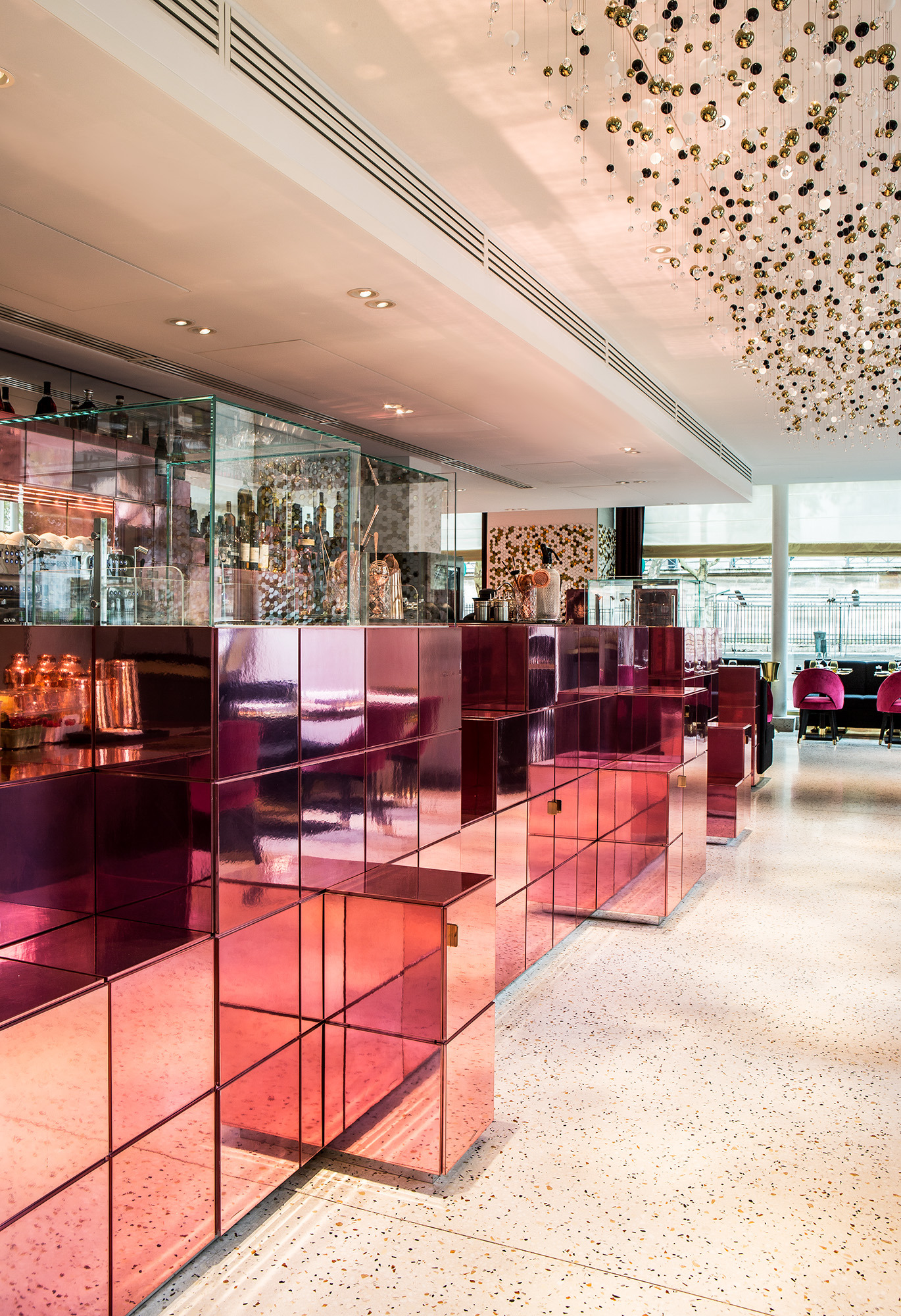 巴黎馥颂酒店 | 粉色与黑色演绎的法式浪漫-9