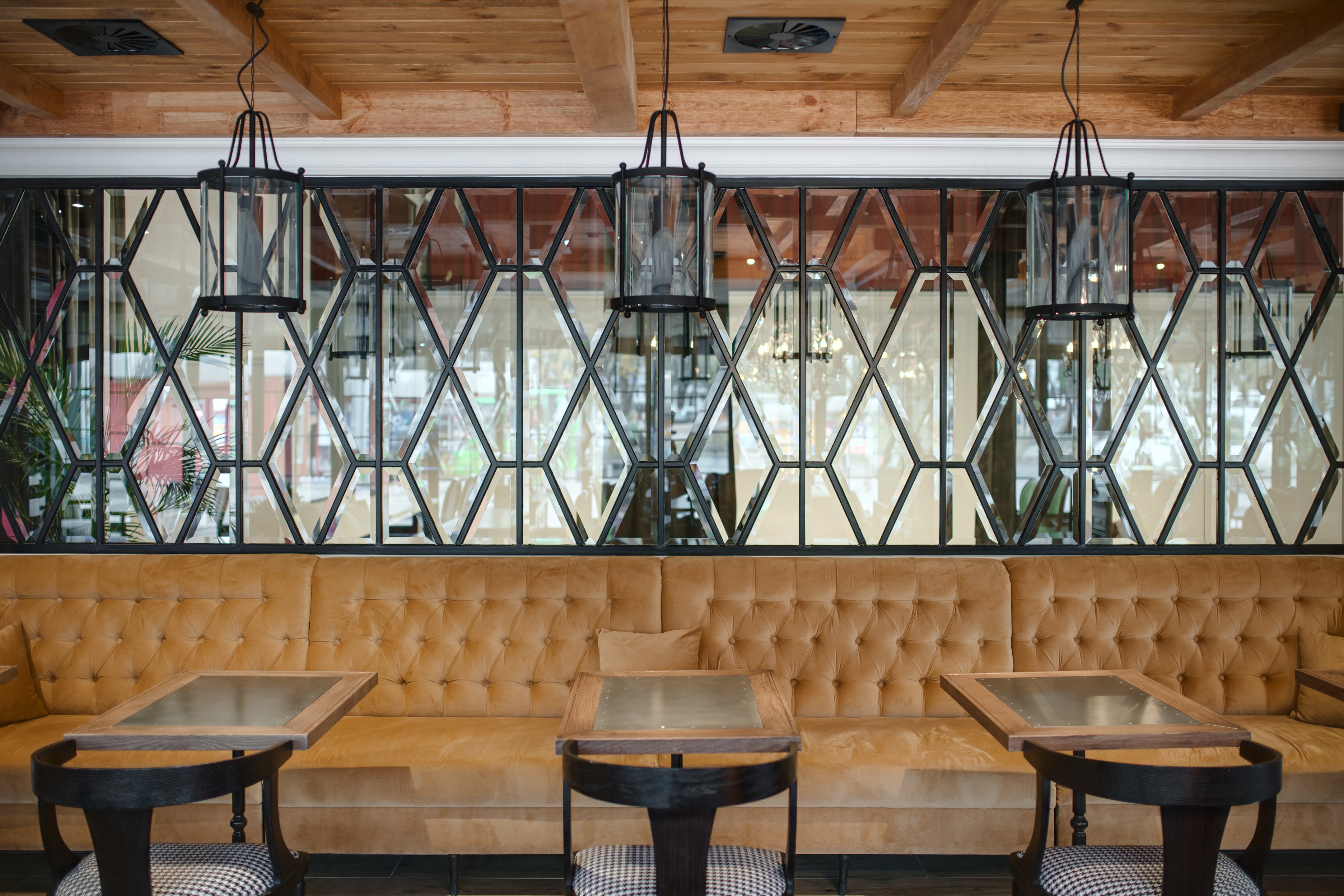 2017 年完成的“黑手党与格鲁吉亚”餐厅综合体-2