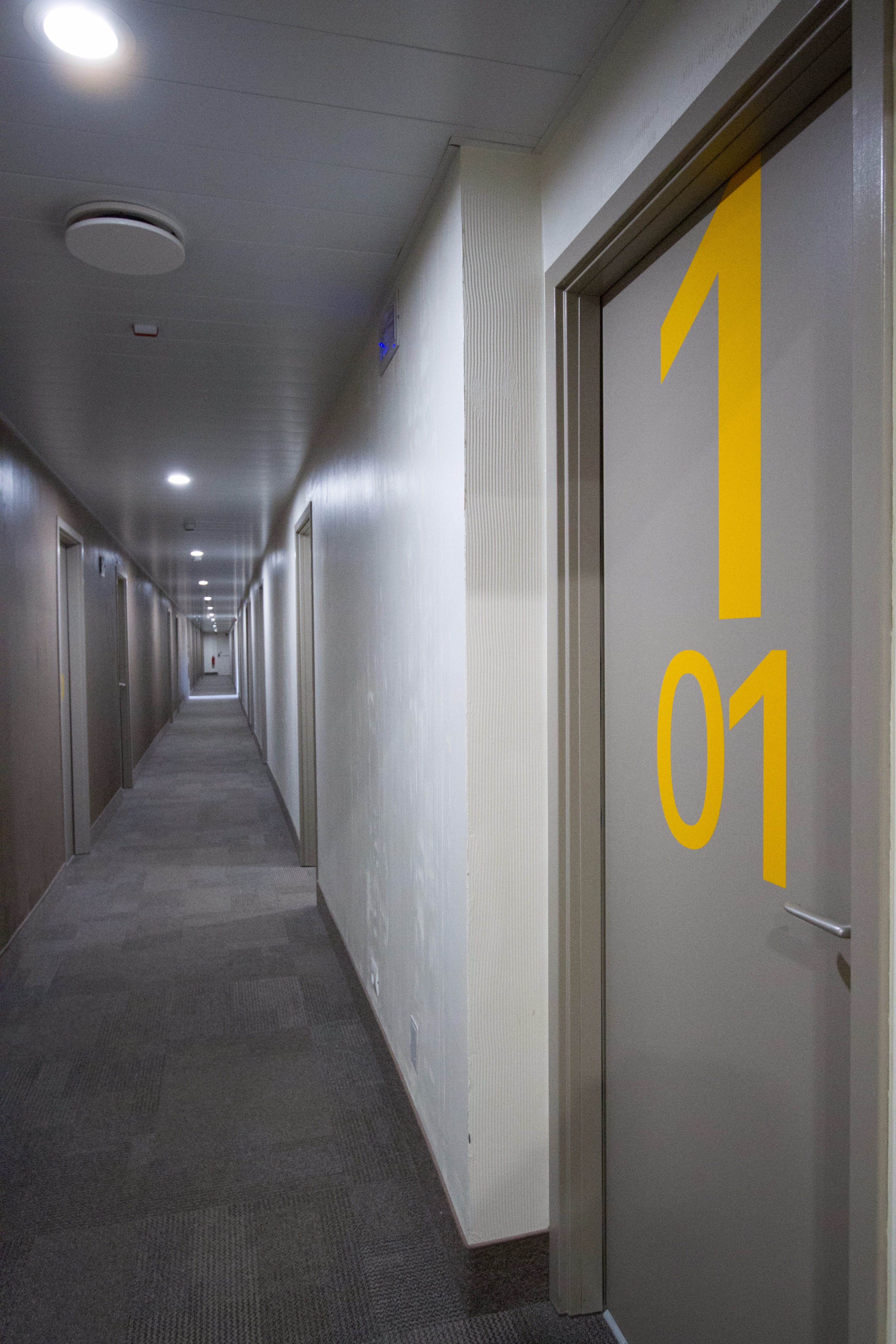 年轻活力,低成本创意的酒店客房设计-18