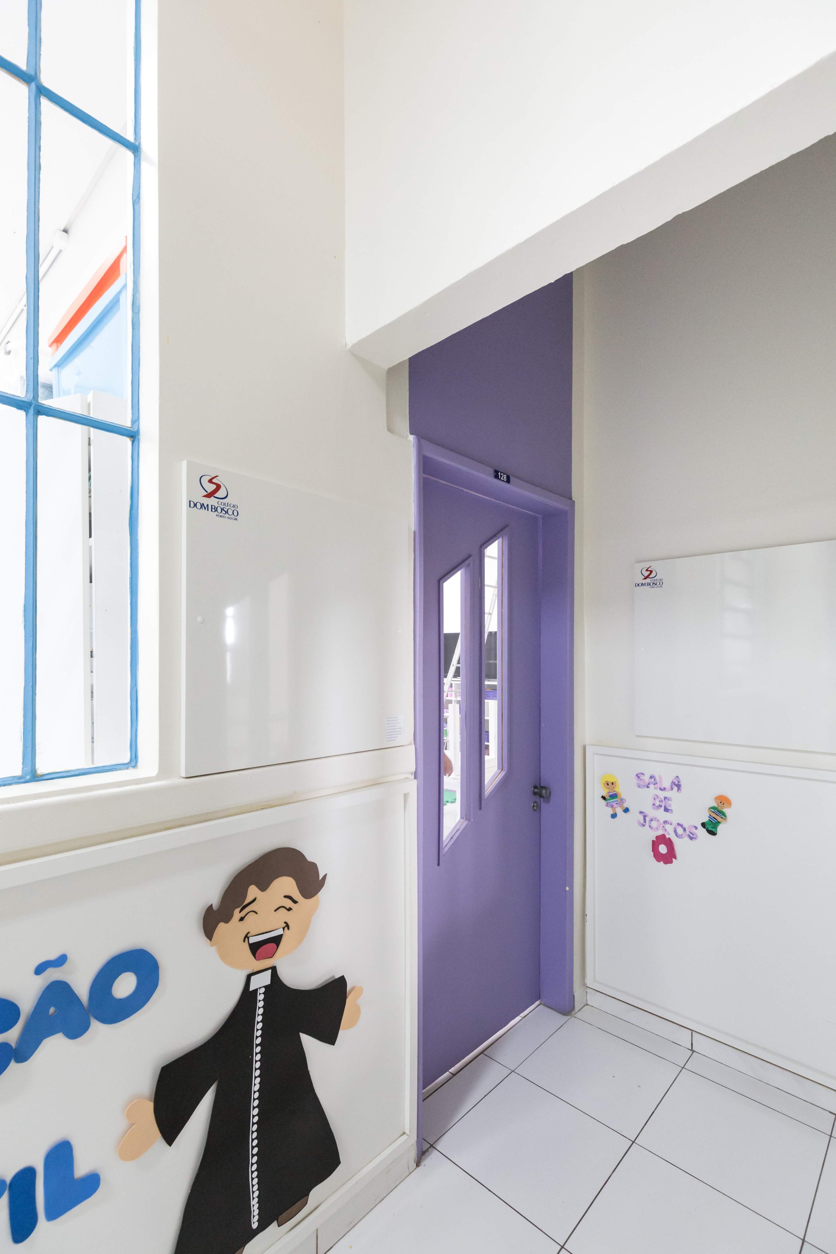 巴西幼儿园色彩斑斓的空间设计-18