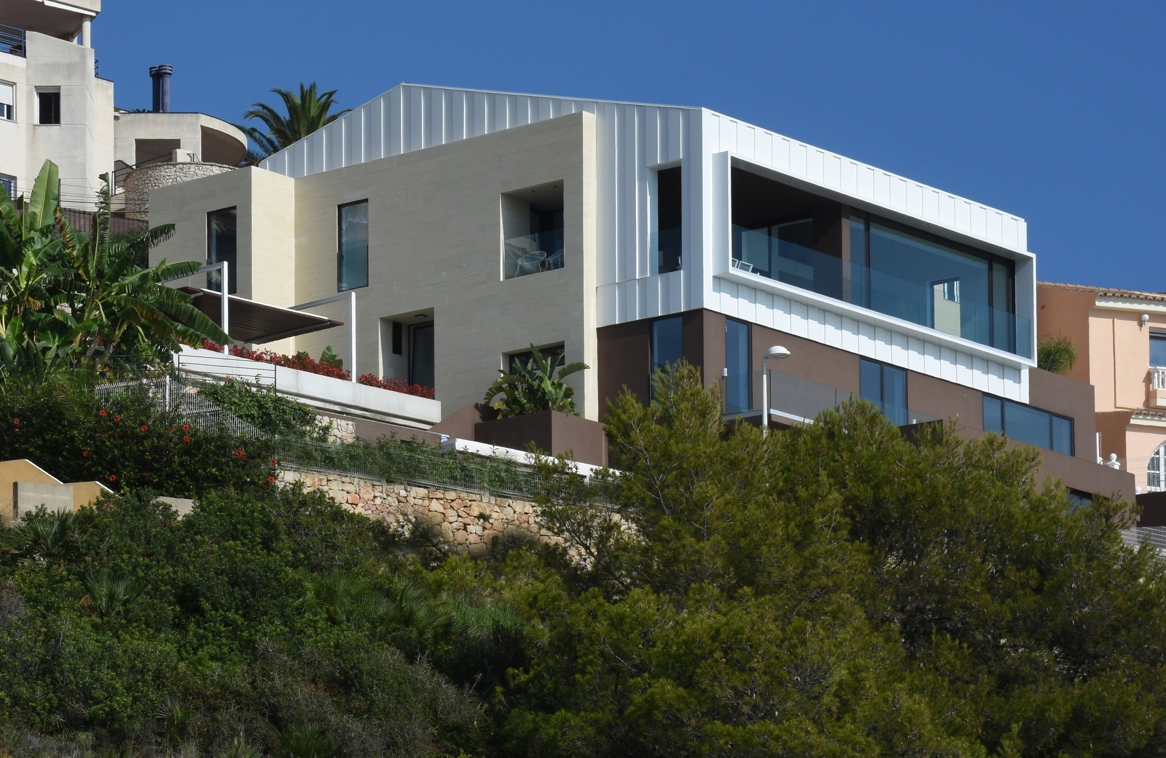 白色简约海景别墅 设计师 Adi Escura Arquitectos-9