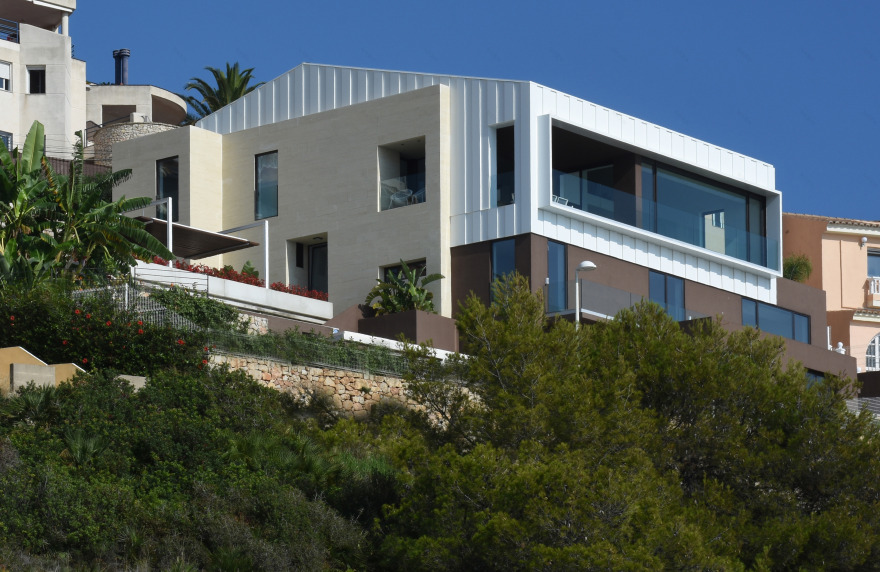 白色简约海景别墅 设计师 Adi Escura Arquitectos-9