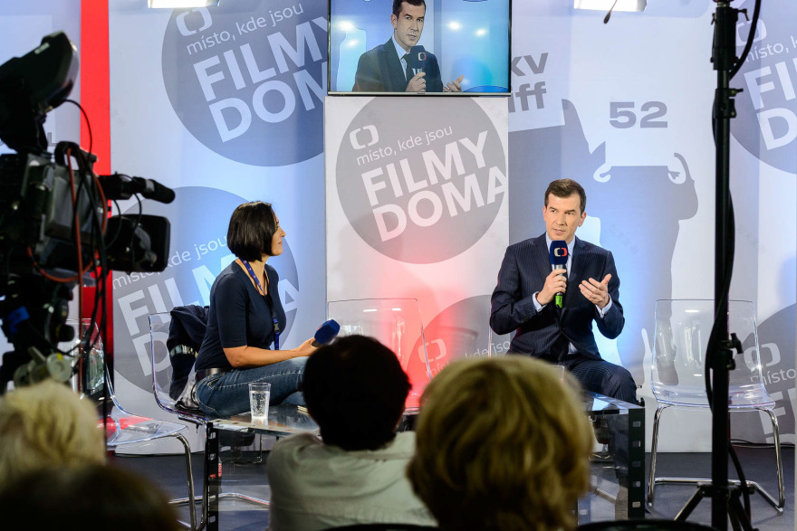 悬浮模块打造的红钢电视大厦-11