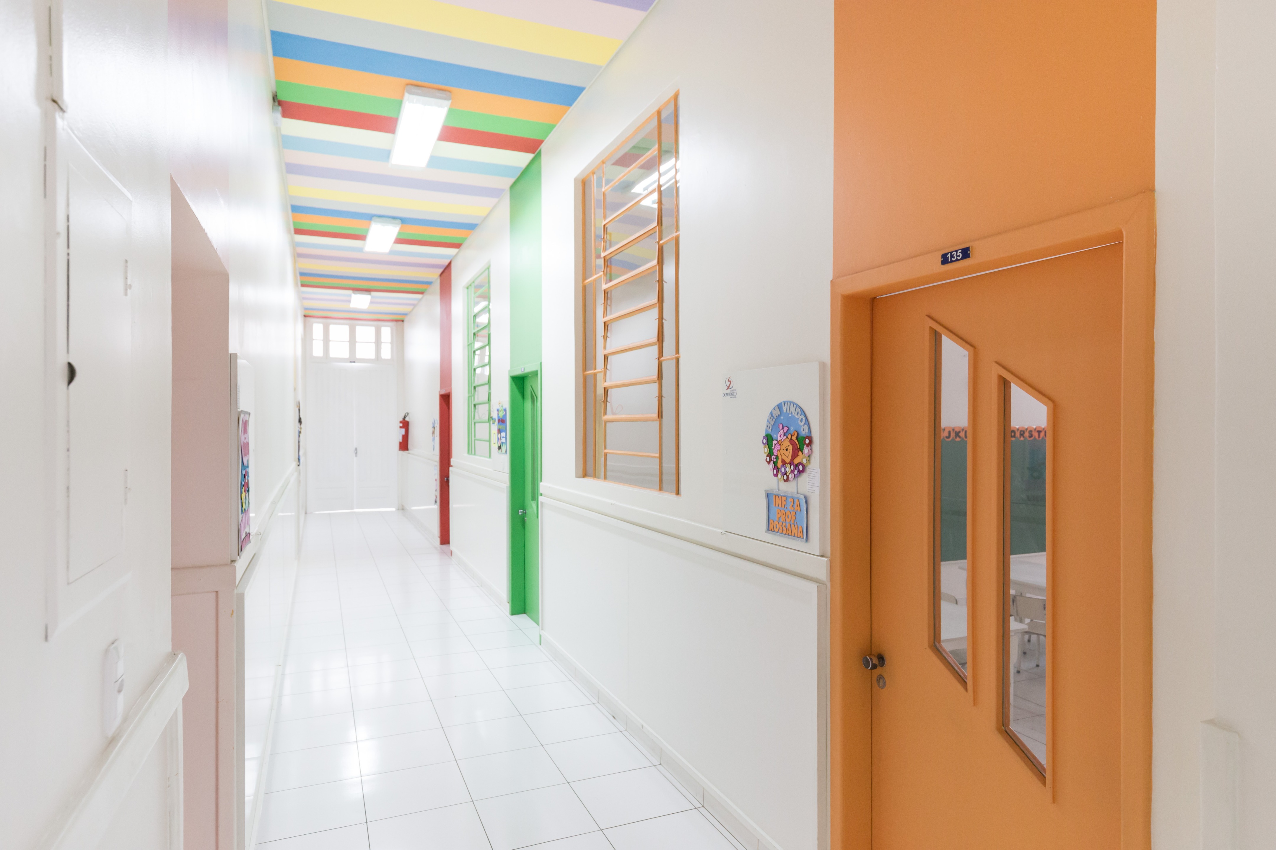 巴西幼儿园色彩斑斓的空间设计-8