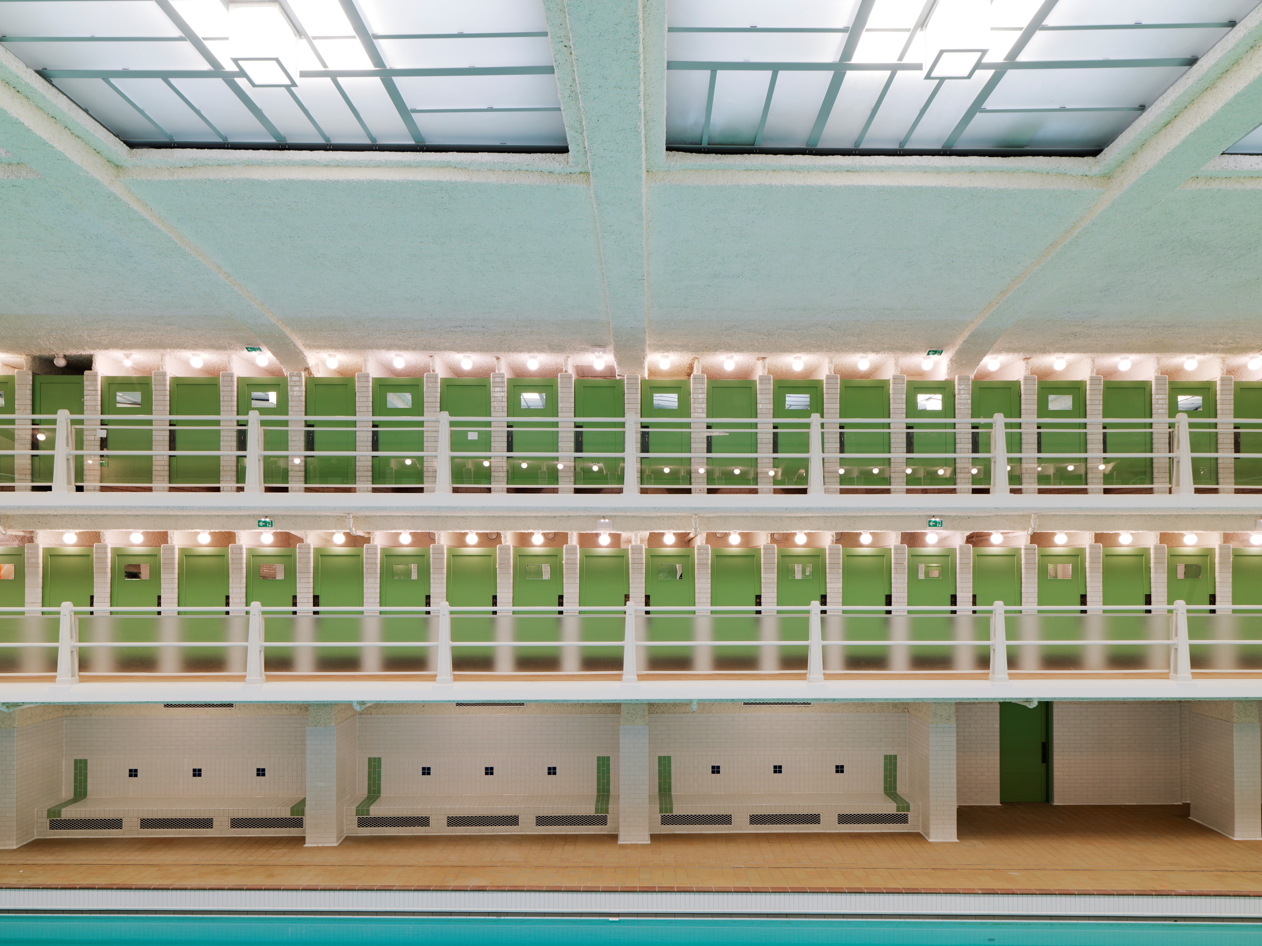 巴黎历史建筑泳池的现代复兴-1