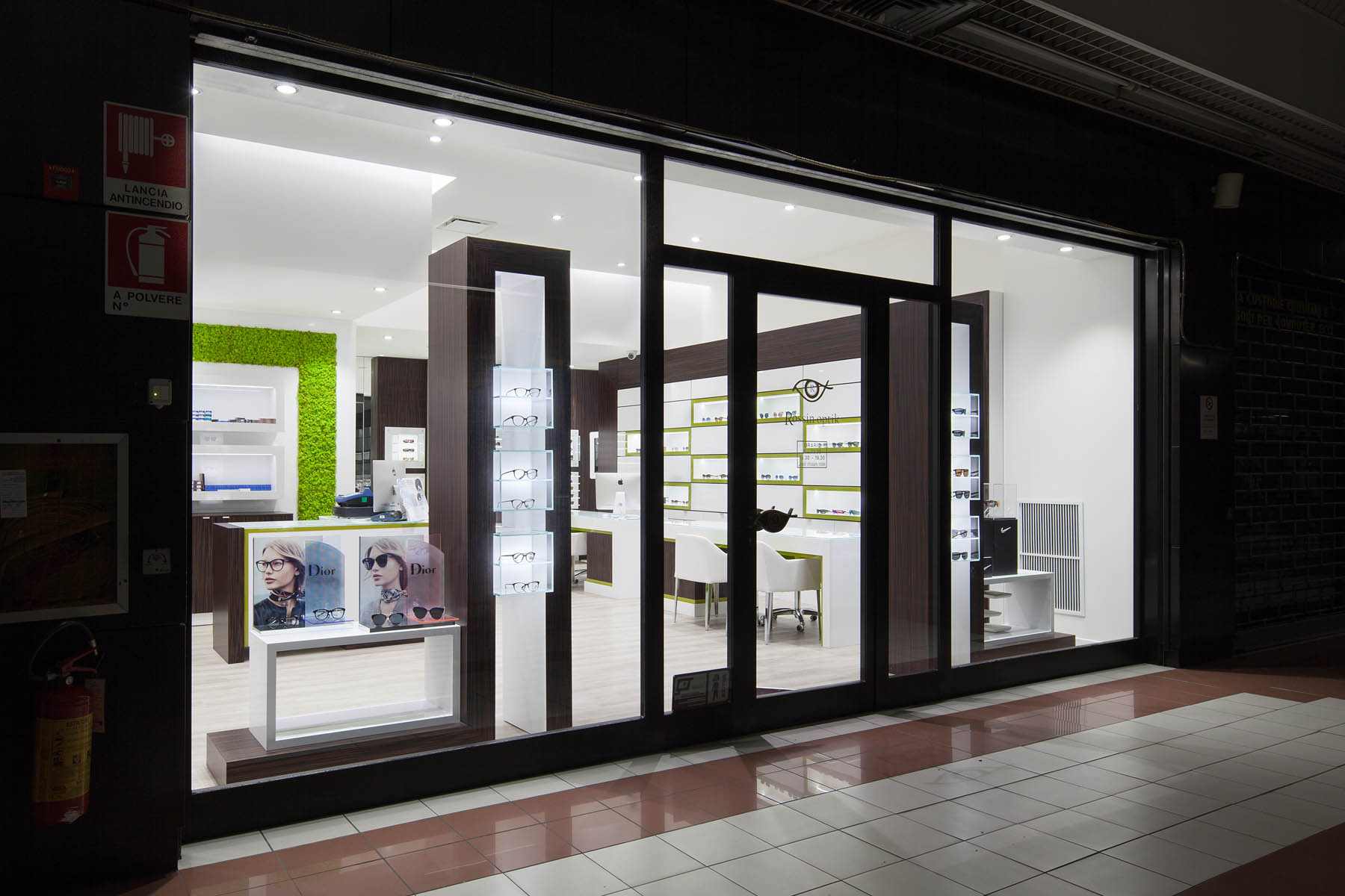 光学商店改造中的摄影艺术-14