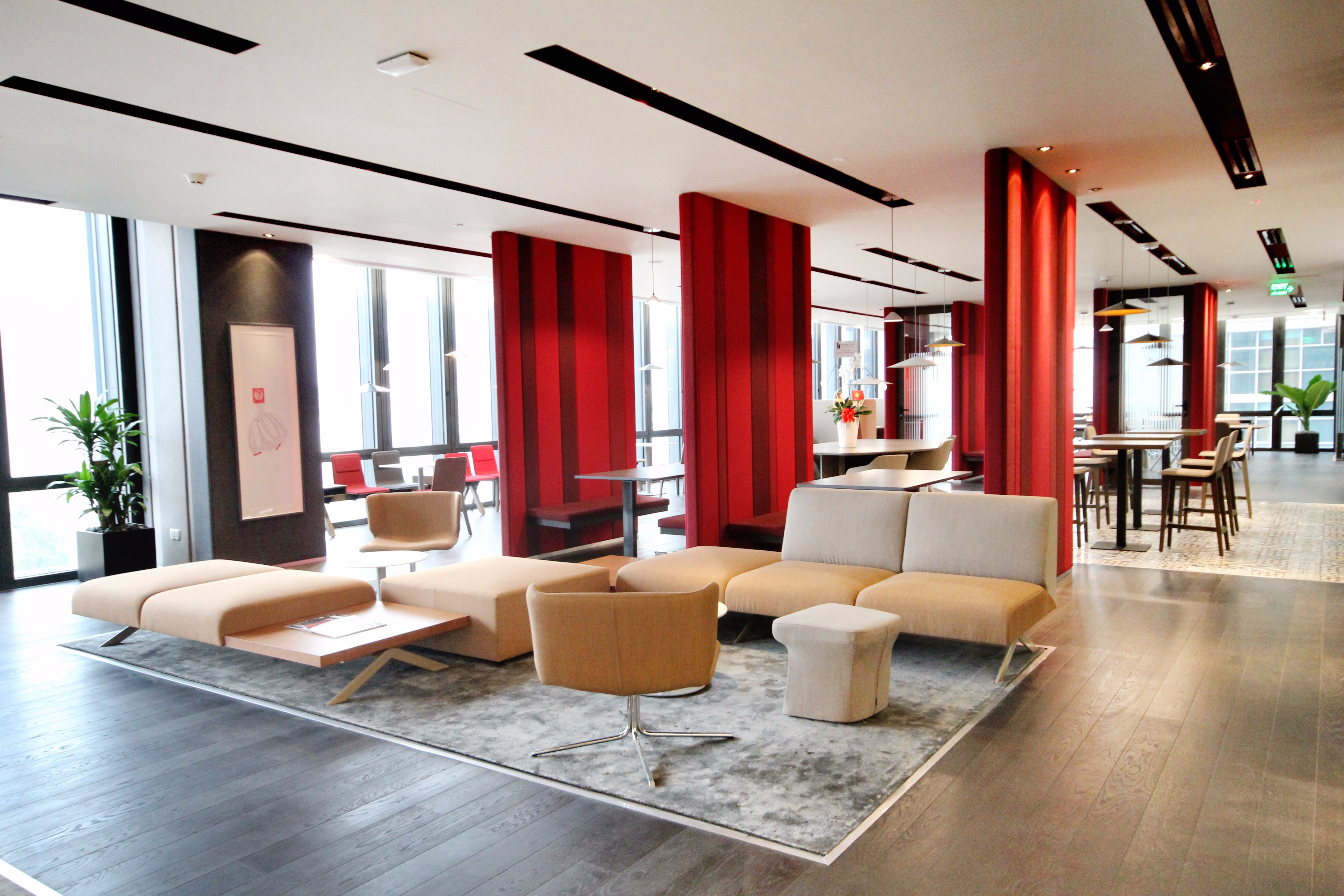 越南最大城市中心的灵动办公空间-36