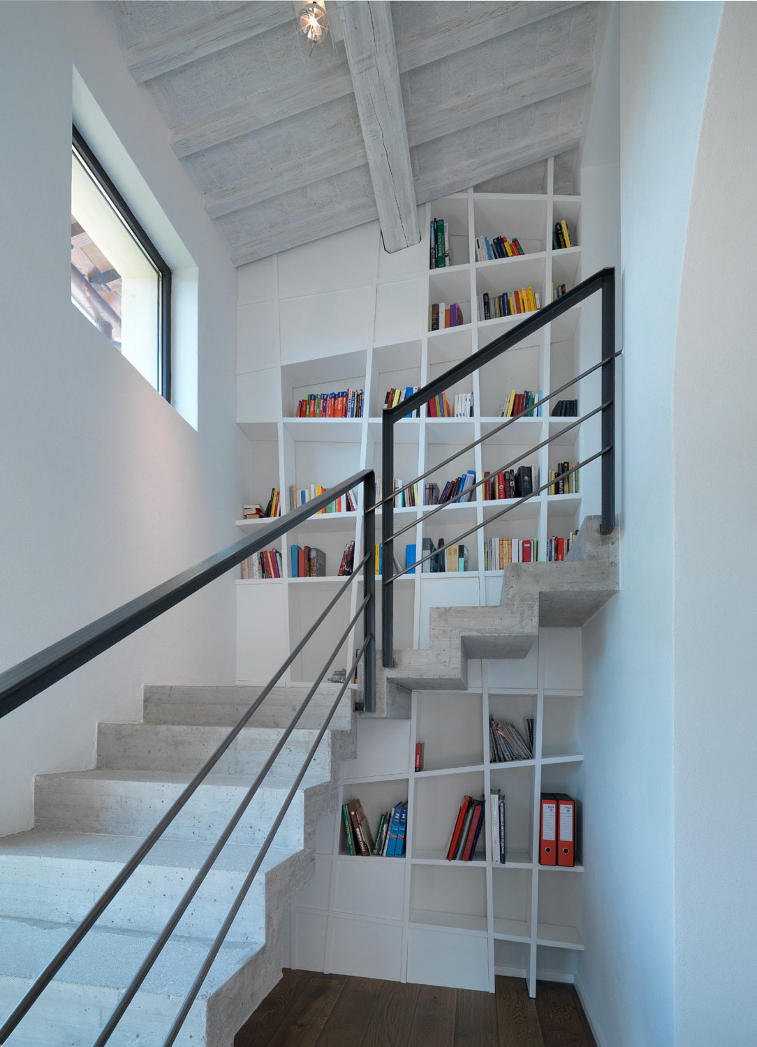 佛罗伦萨百年老宅现代重生，自然光与人工光完美融合-4