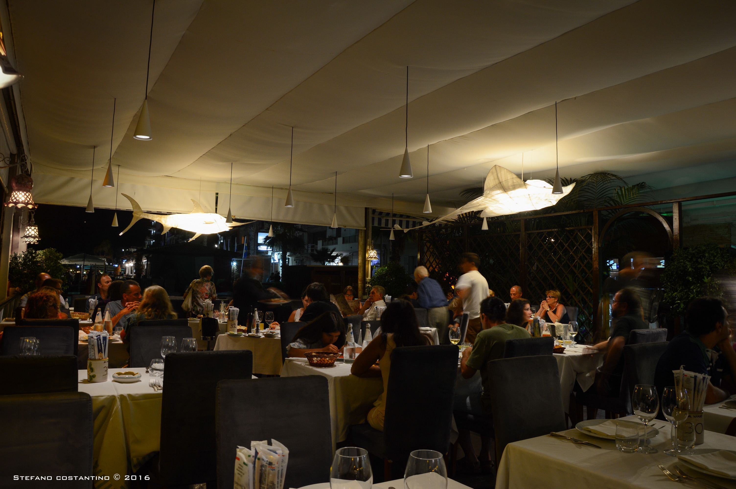 光怪陆离的海底餐厅-11