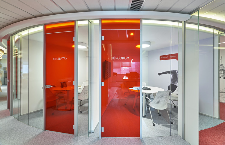 环形办公室的有机流动与自然光应用-11