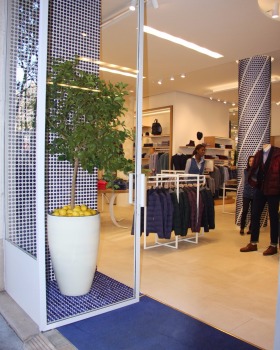 法国 Harmont&Blaine 旗舰店陶瓷点阵装饰