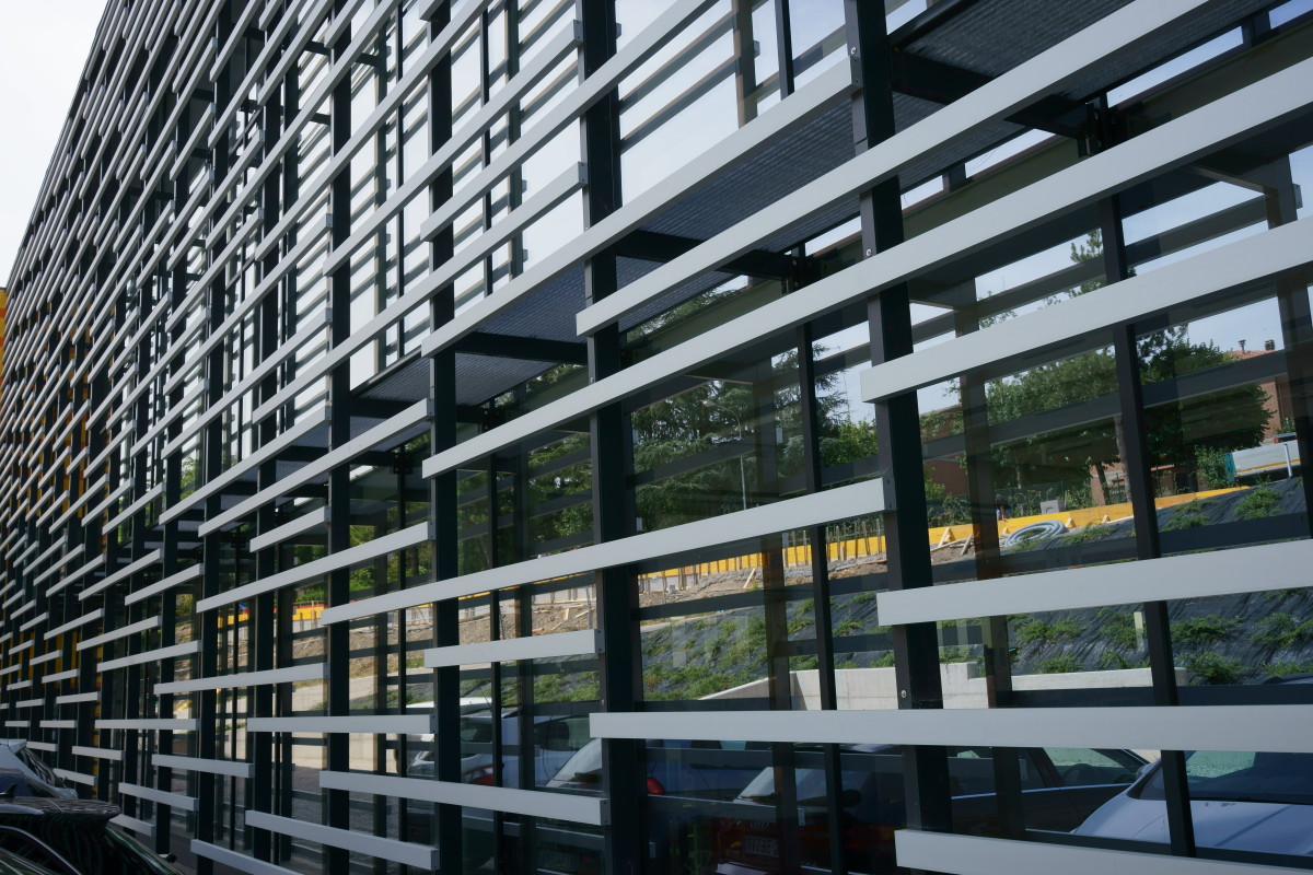 意式工厂变身透明地标,绿色办公新概念-8