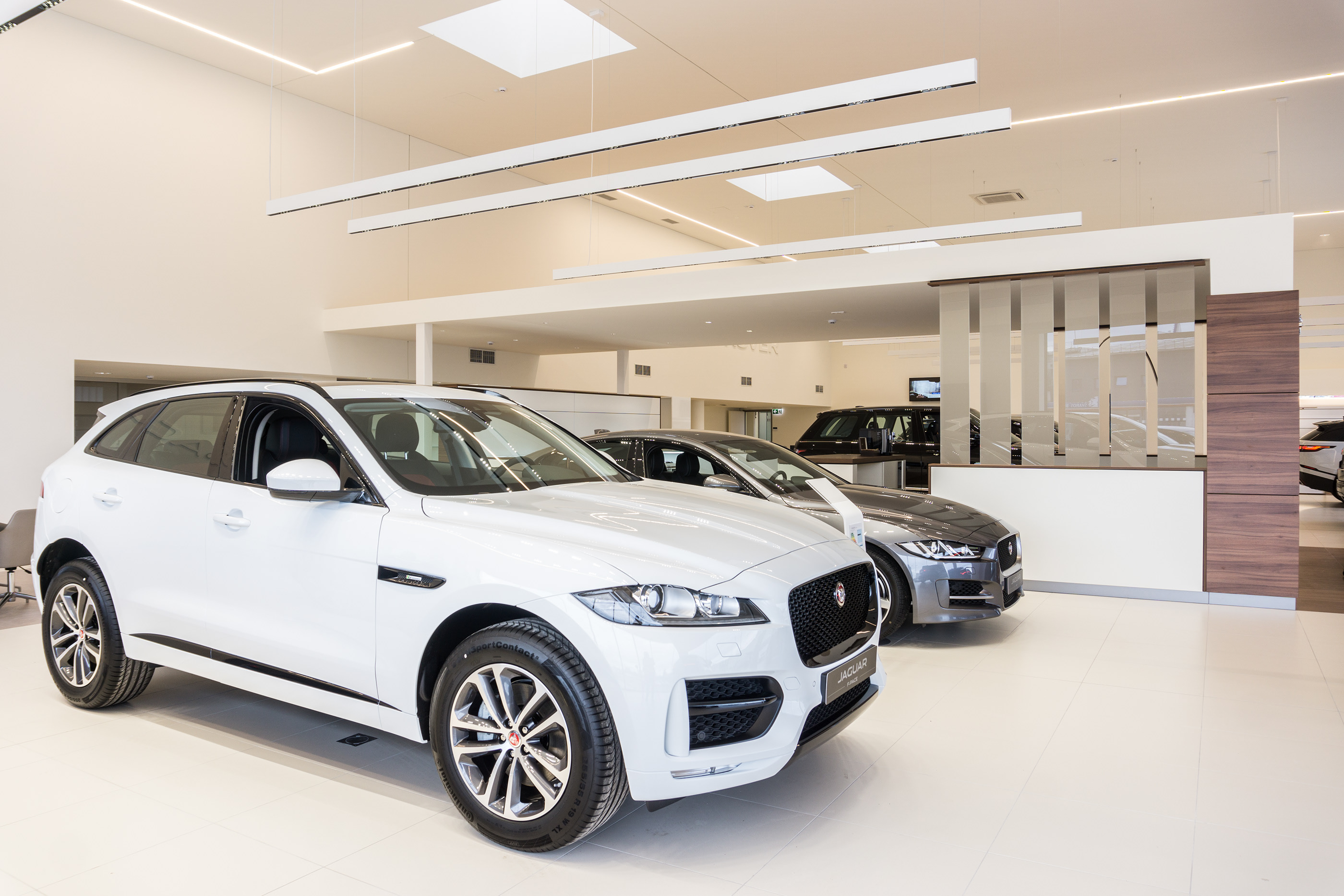 INCHCAPE - Jaguar/Landrover Showroom interior-19