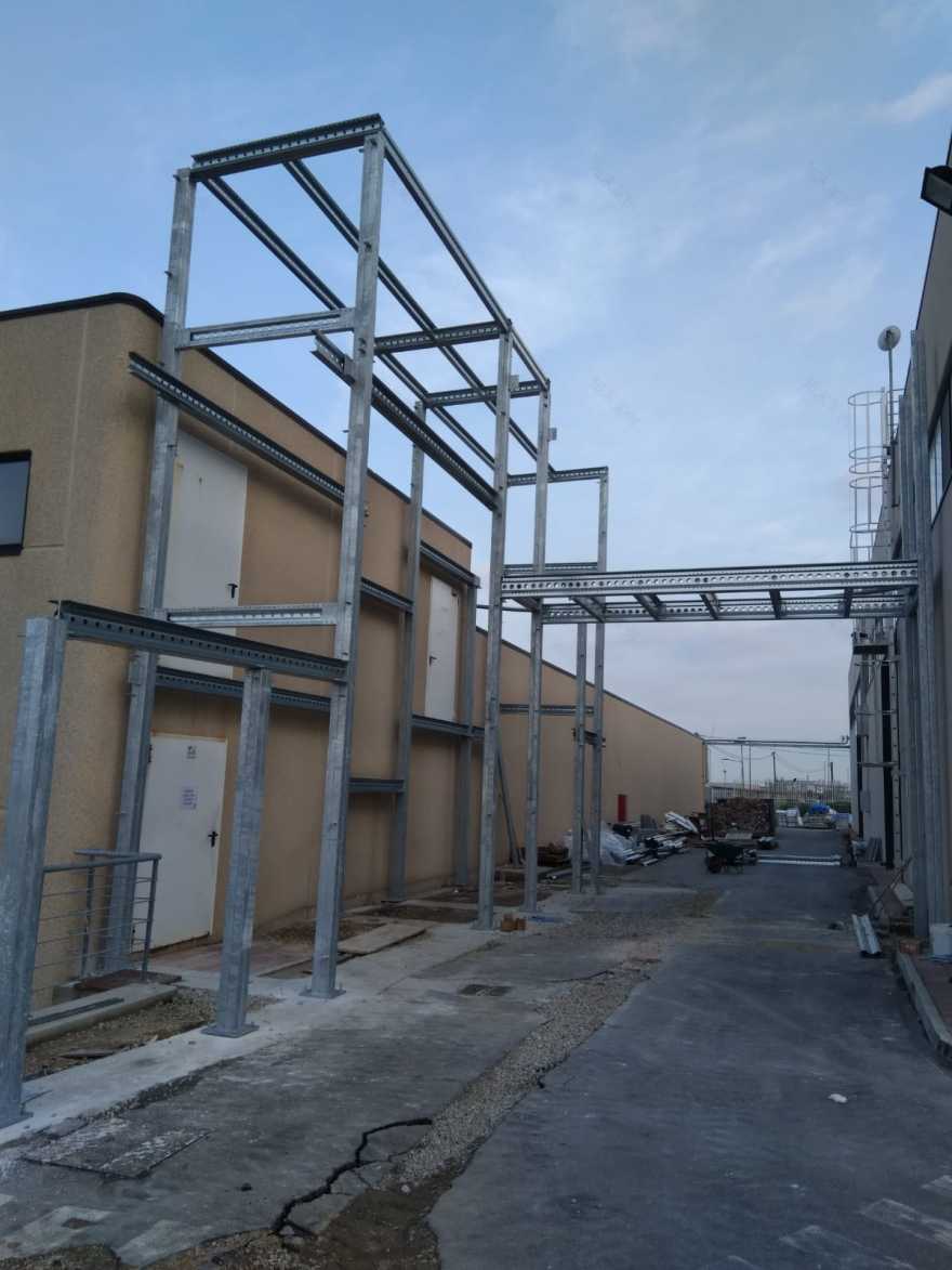 集装箱办公空间,独特设计展现灵活与坚韧-4