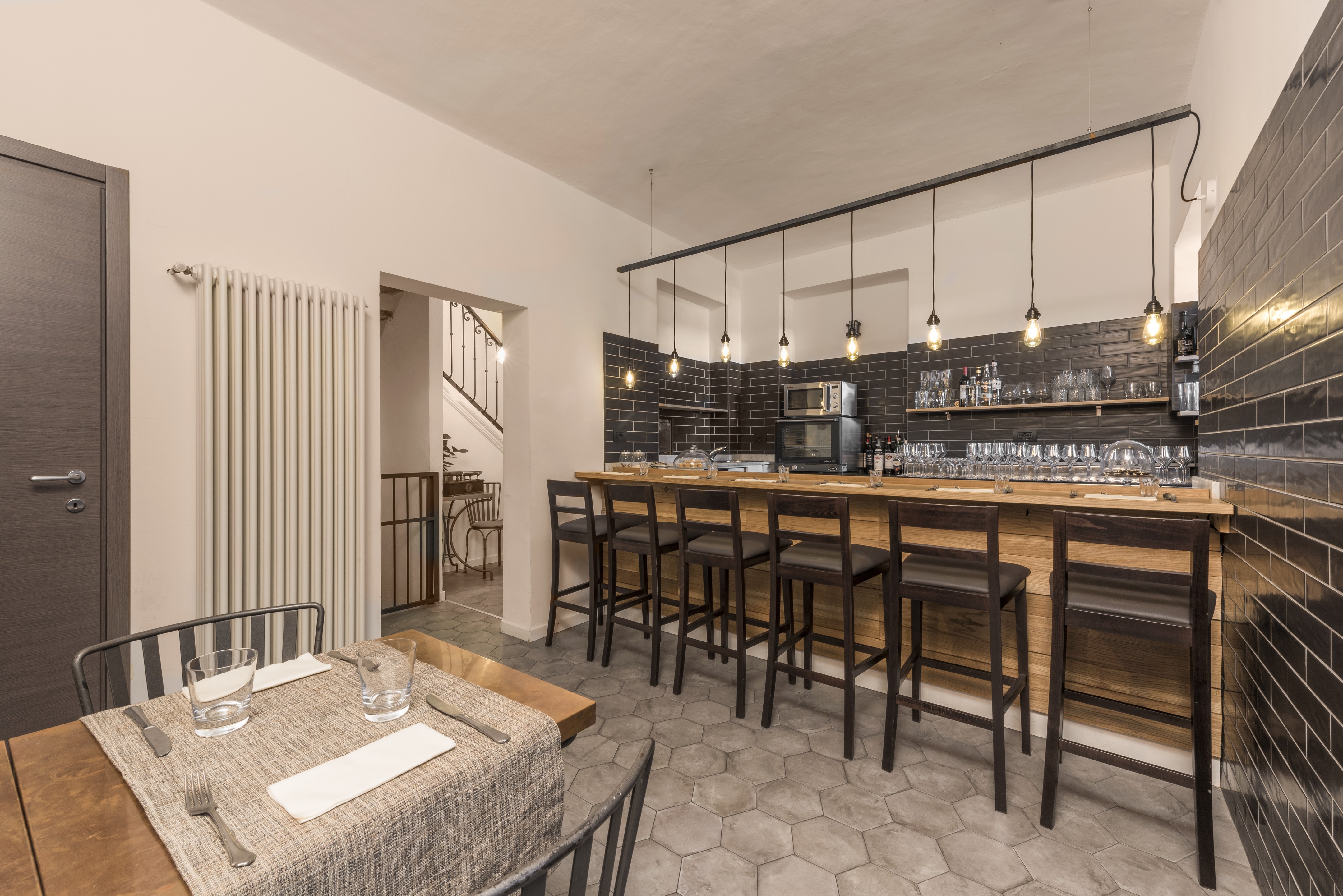 融合传统与创新的意大利餐厅设计-5