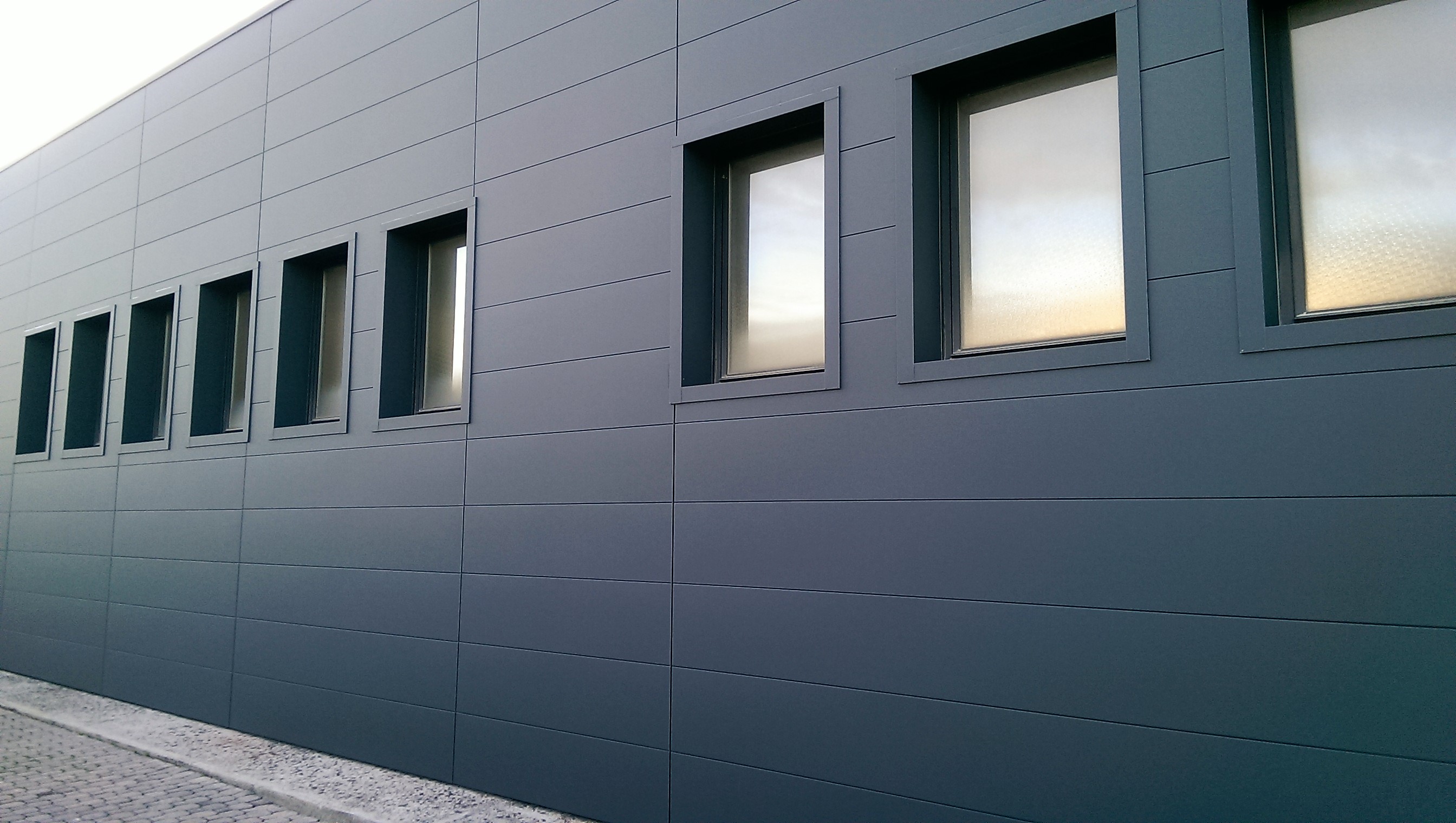 2016 年完成的面砖通风办公楼翻新-5