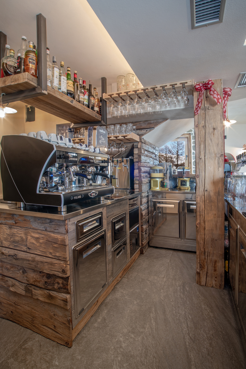 雪山之上的温馨猫舍——La Tana del Gatto 餐厅设计-9