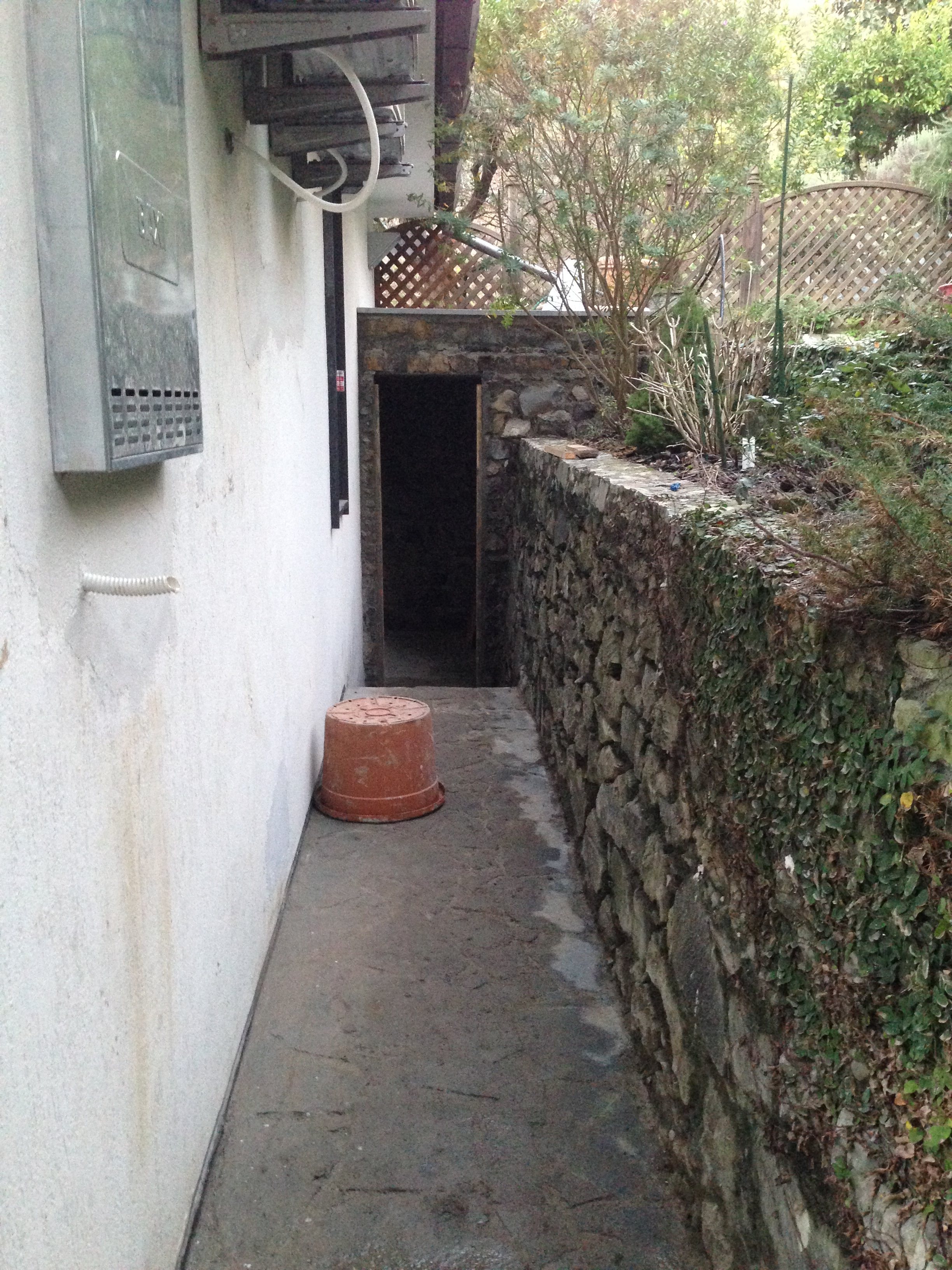 2015 年完成的地下室公寓重建与外部区域调整-27