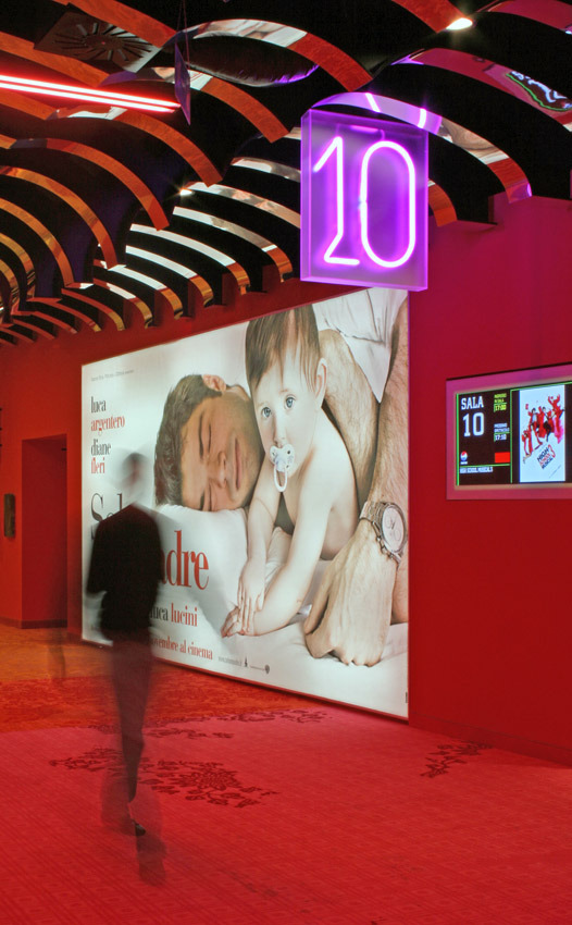 帕尔马多彩多厅电影院 | 室内设计之美-27