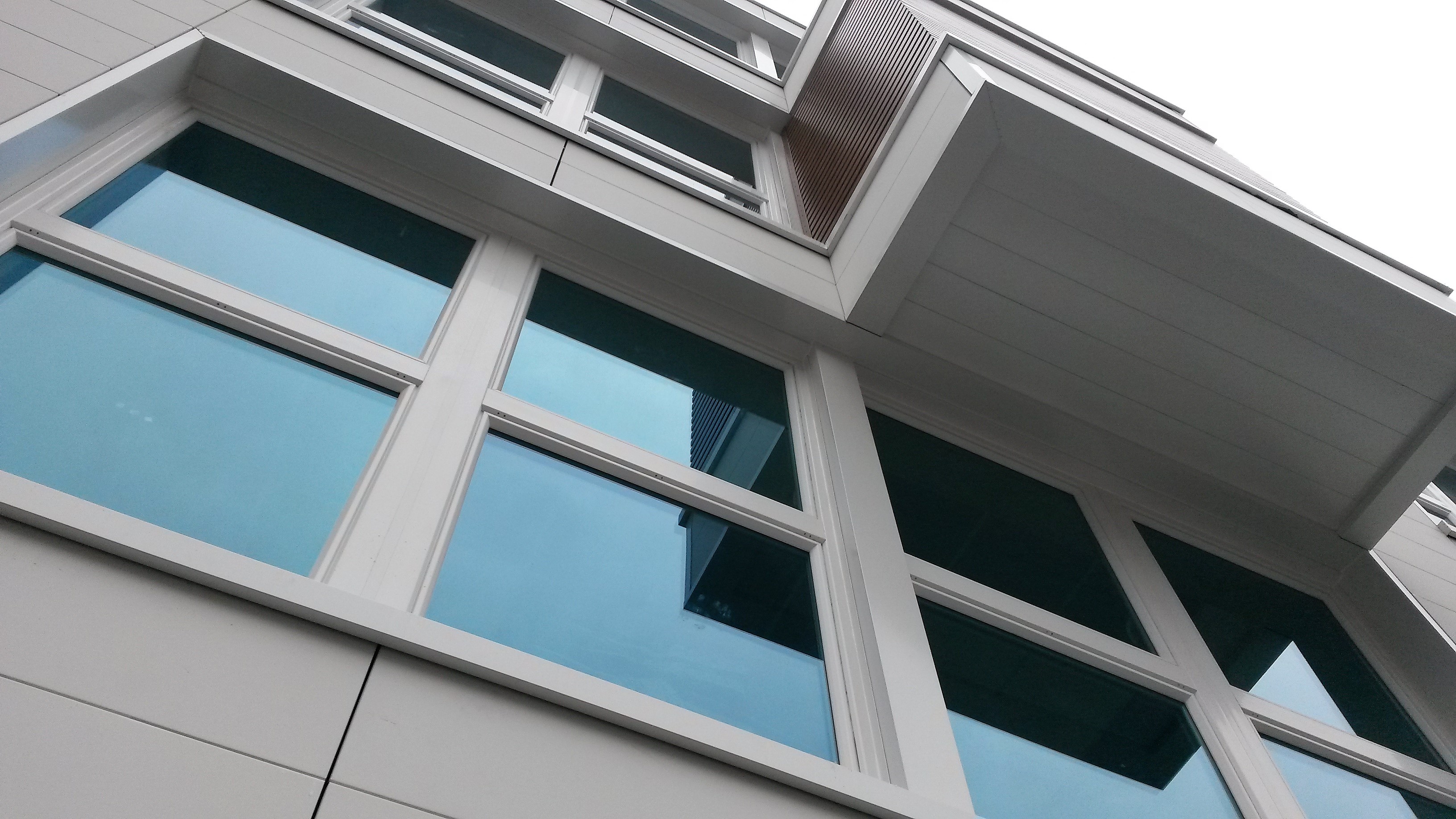 意大利 Bergamo 办公公寓楼设计-2