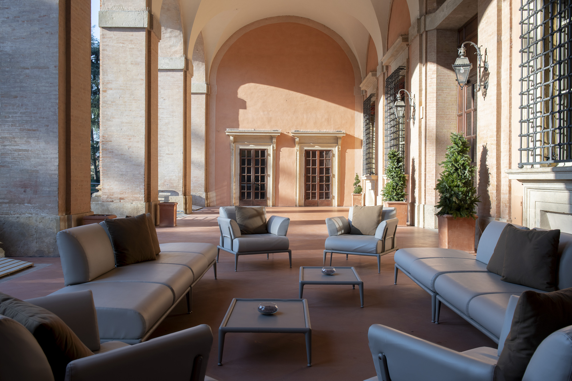 博洛尼亚 16 世纪别墅变身企业学院,历史与现代完美融合-13