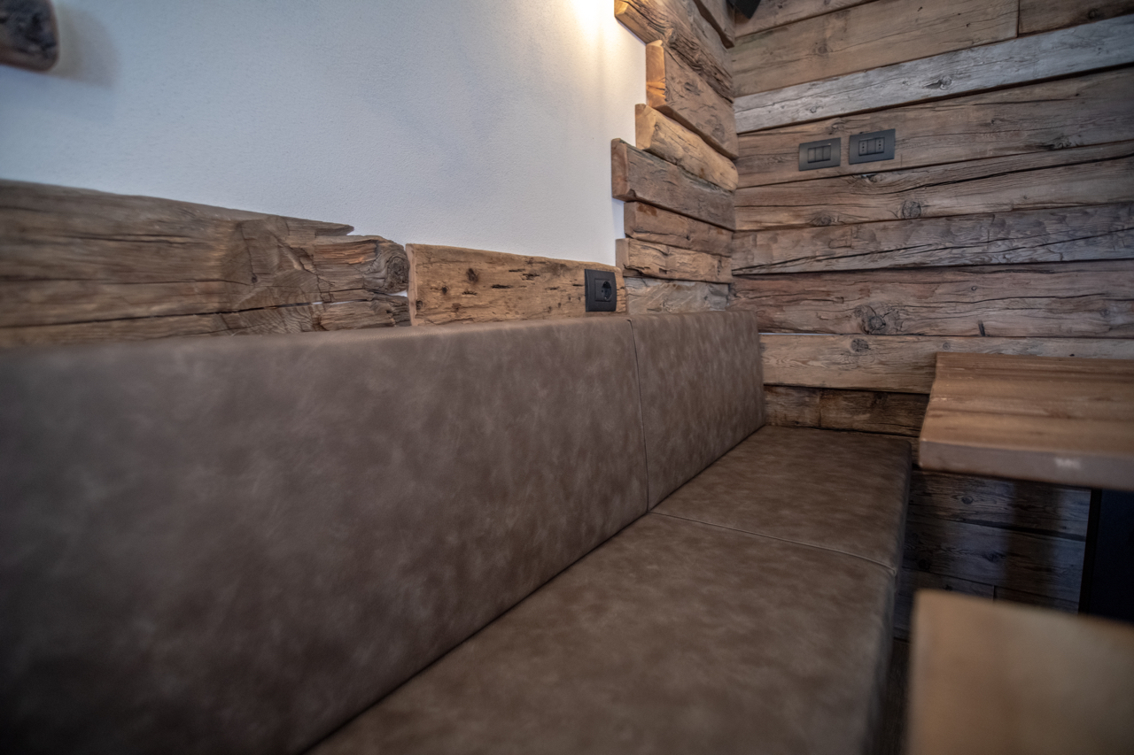 雪山之上的温馨猫舍——La Tana del Gatto 餐厅设计-68