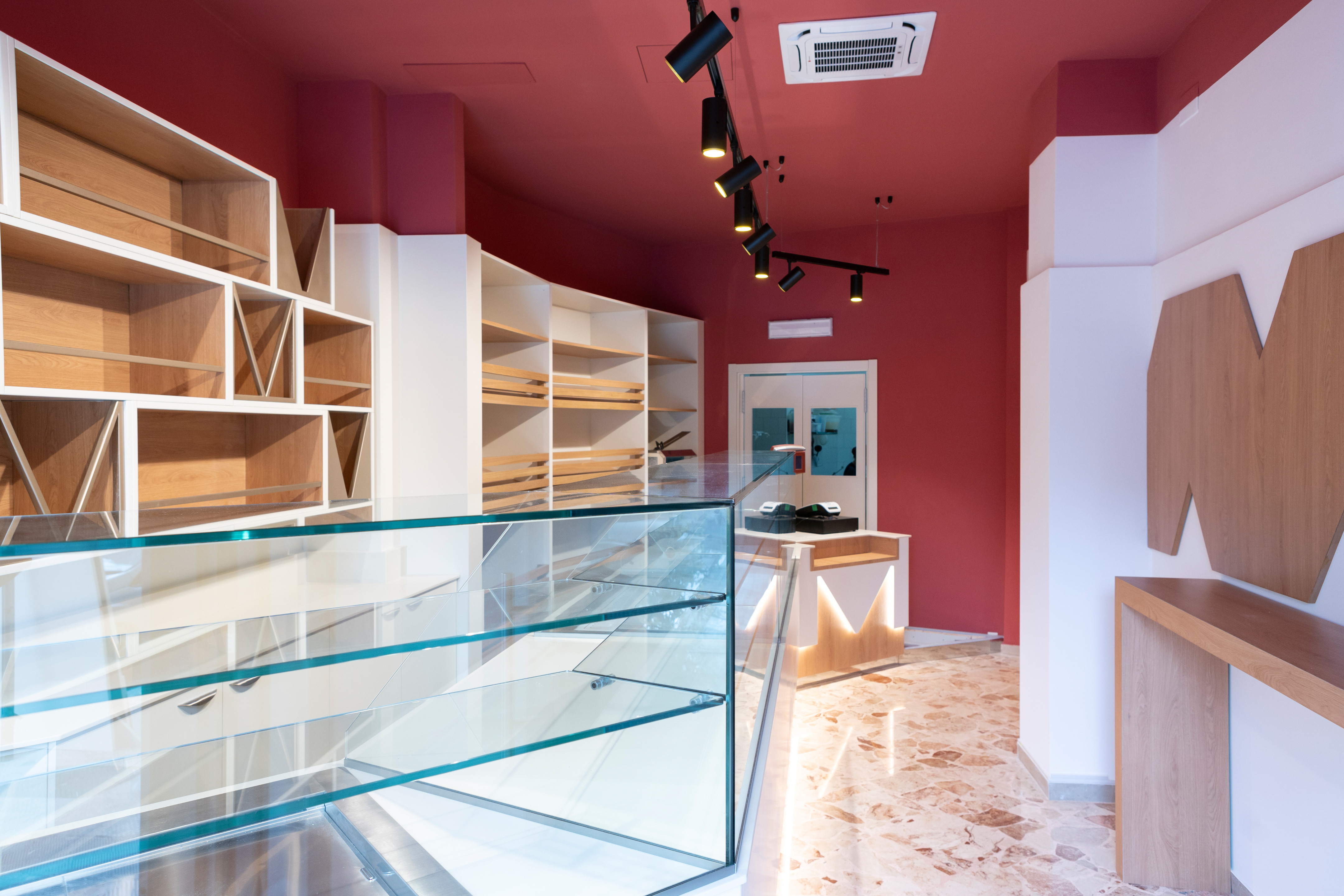 历史面包坊 Murgolo 的现代室内设计之旅-5