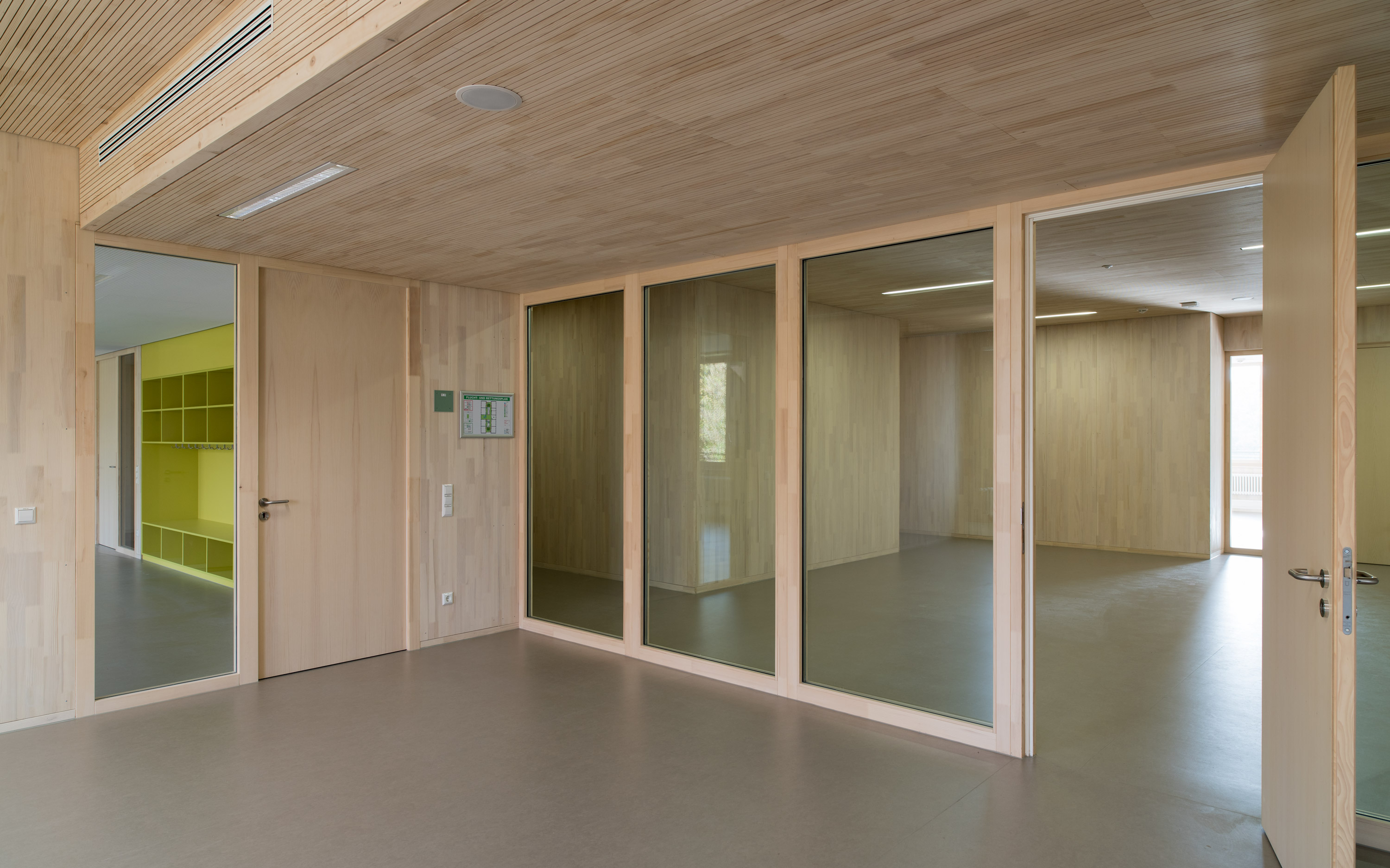 瓦伊辛恩 Pestalozzischule 校园设计 | 临时建筑的绿色革新-7