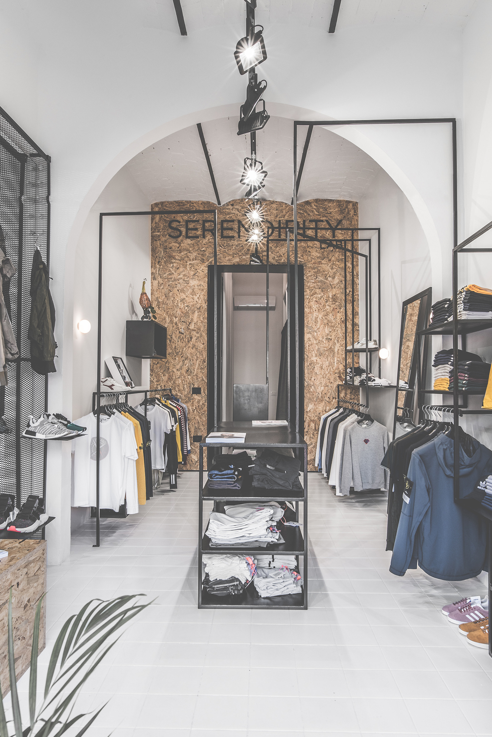 黑白线条勾勒出的独特购物体验-9