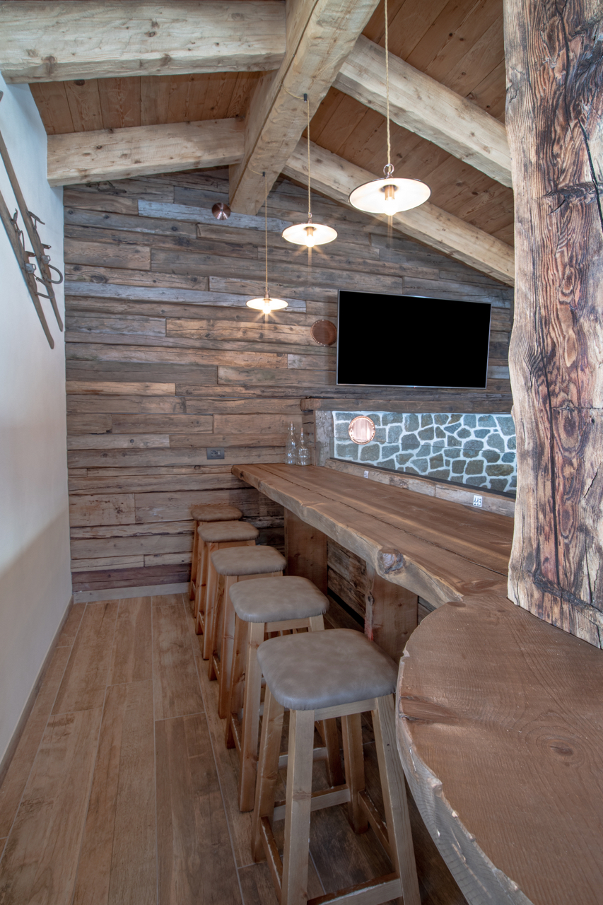 雪山之上的温馨猫舍——La Tana del Gatto 餐厅设计-13