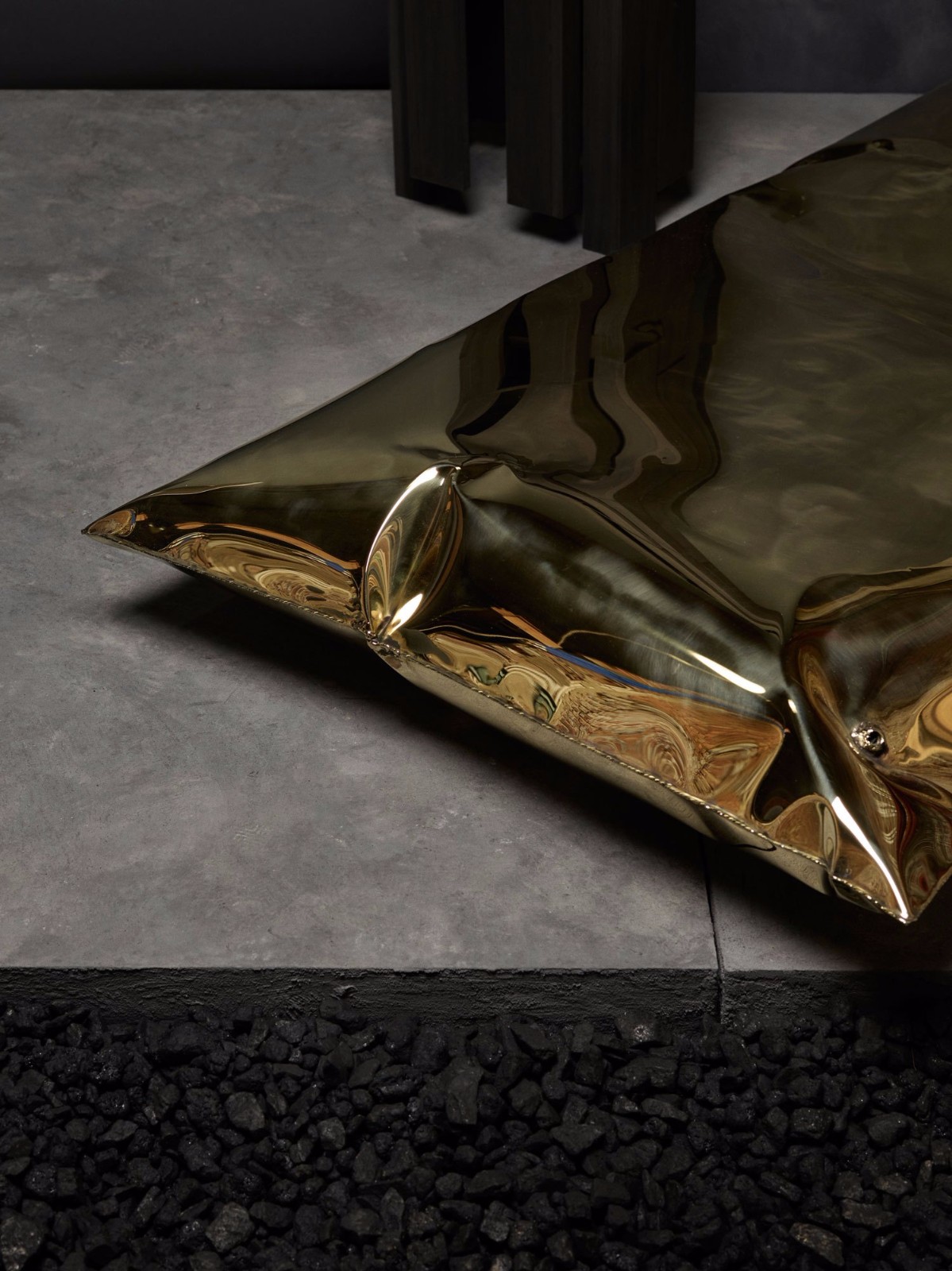 禁欲主义设计师工业装置 | 比利时新设计之大胆情感-1