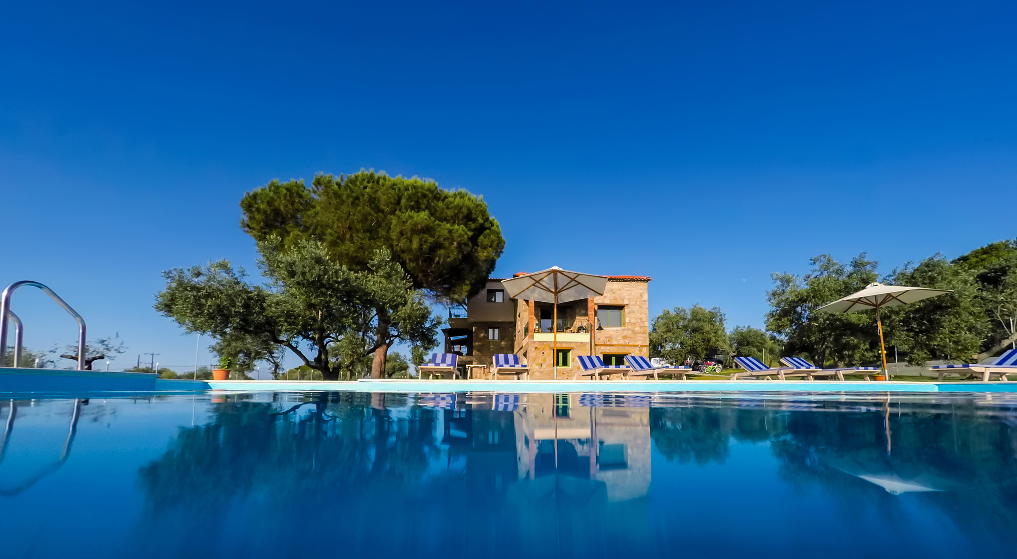 森林海景中的石筑豪华套房-30